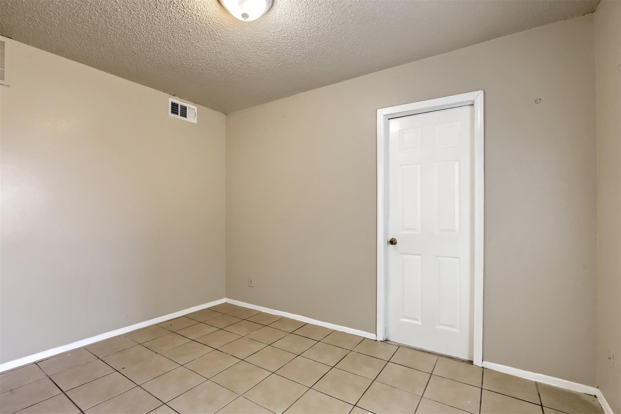 1302 Radcliff Dr #b Property Photo 9