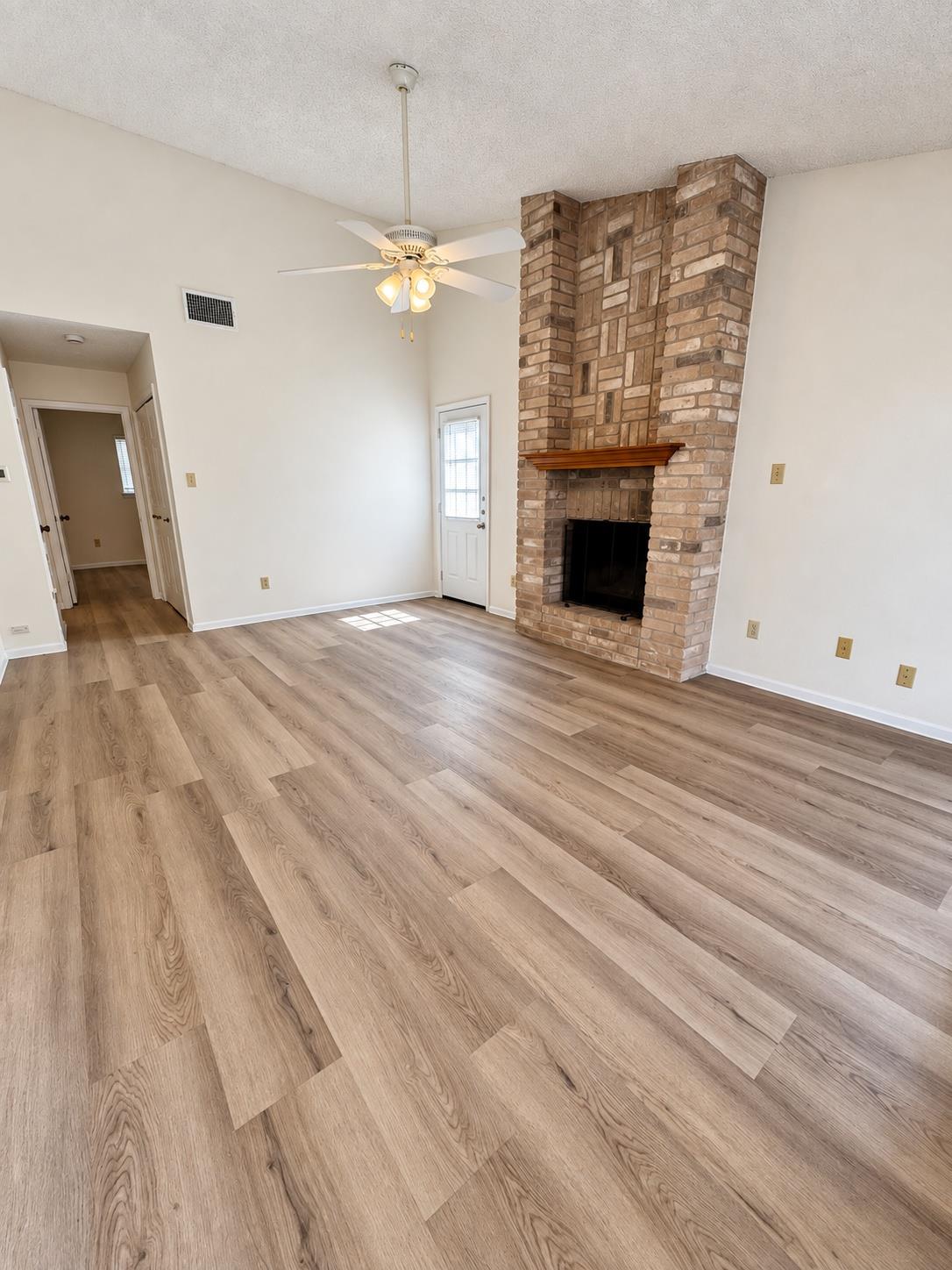 607 Rollingway Dr #a Property Photo 2