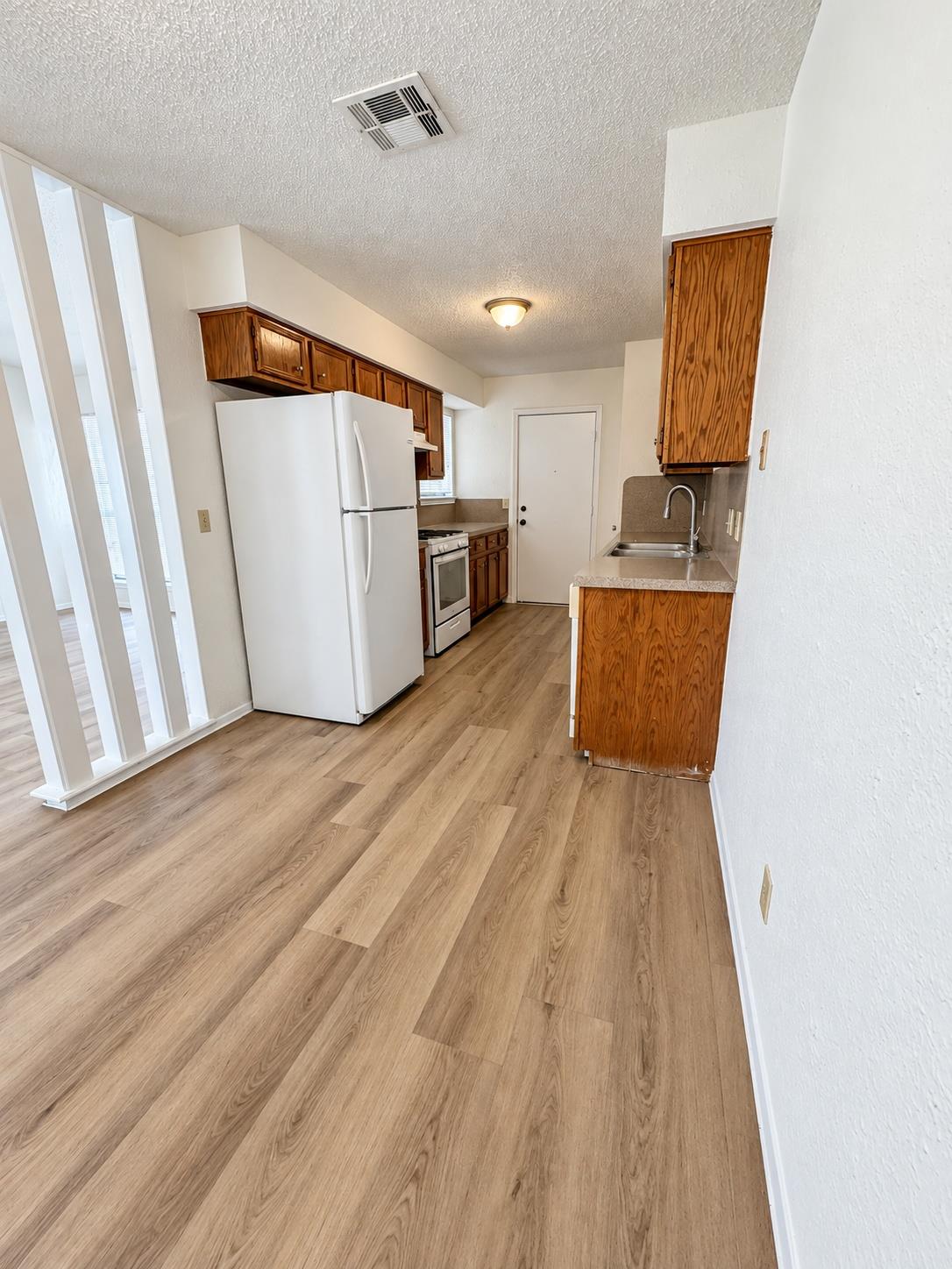 607 Rollingway Dr #a Property Photo 4