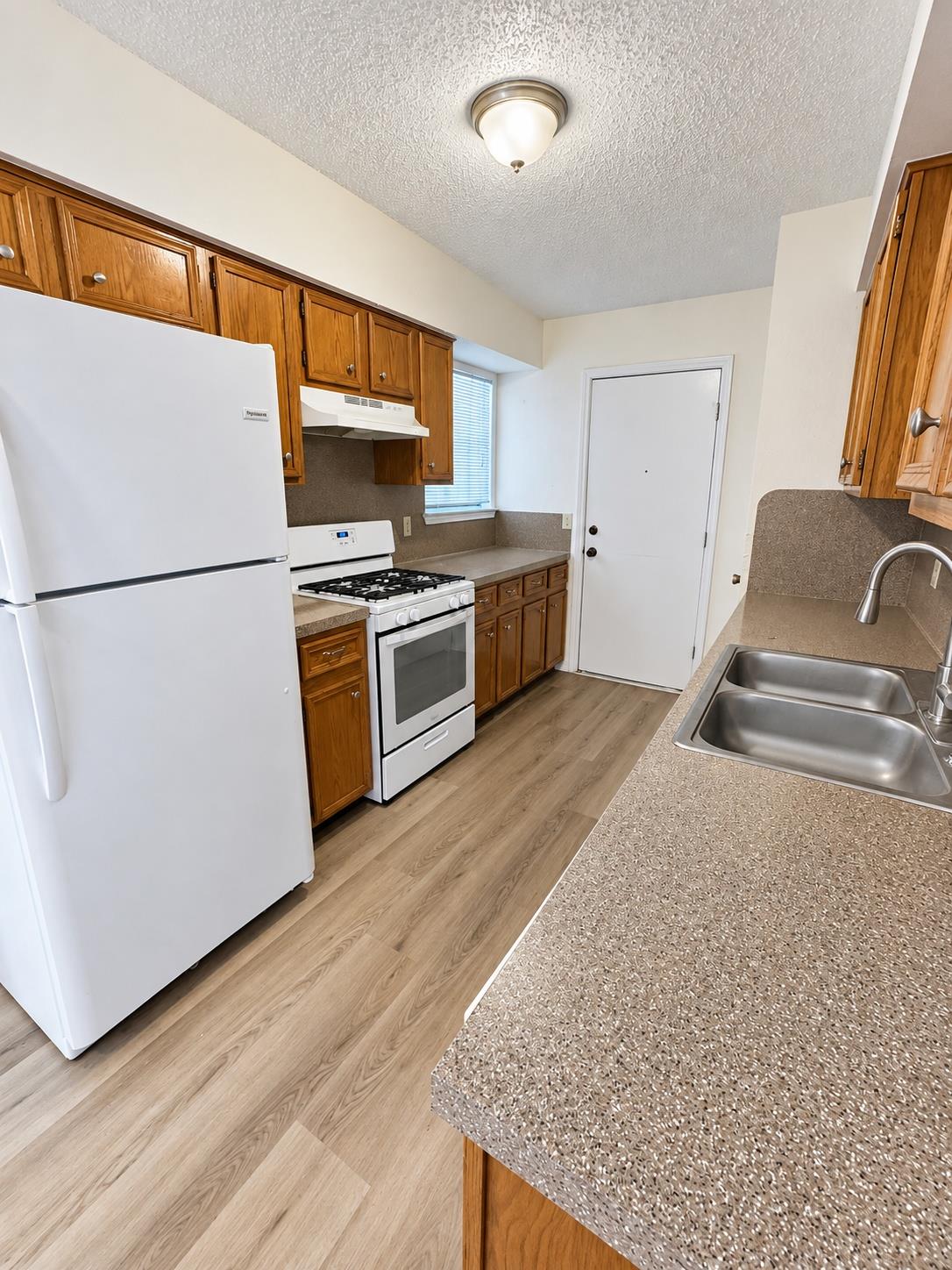 607 Rollingway Dr #a Property Photo 5