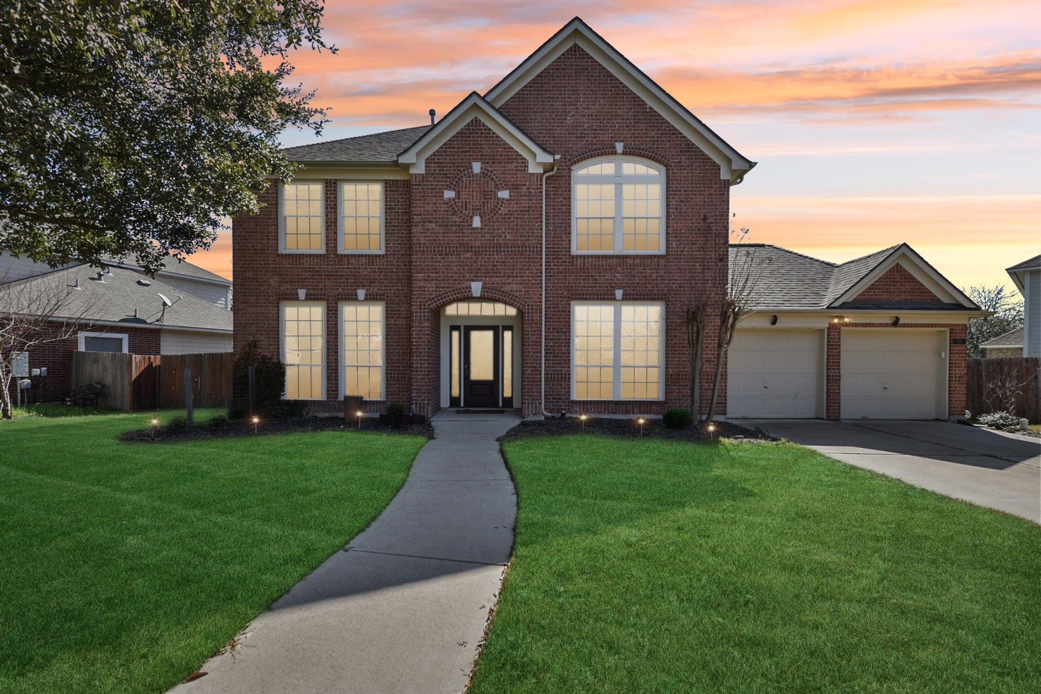 195 Invierno St Property Photo