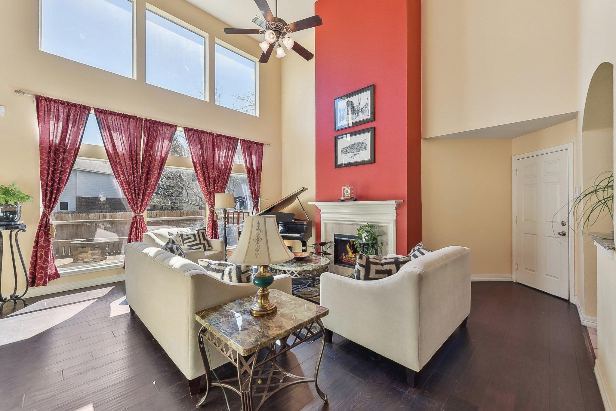 195 Invierno St Property Photo 2