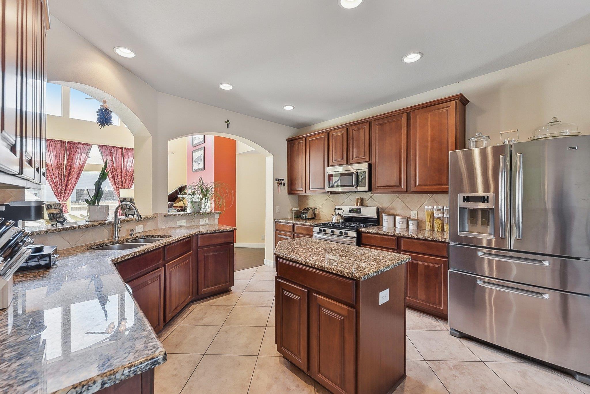 195 Invierno St Property Photo 3