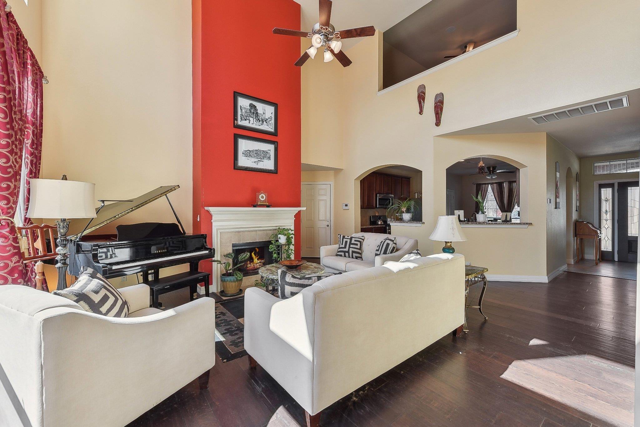 195 Invierno St Property Photo 10