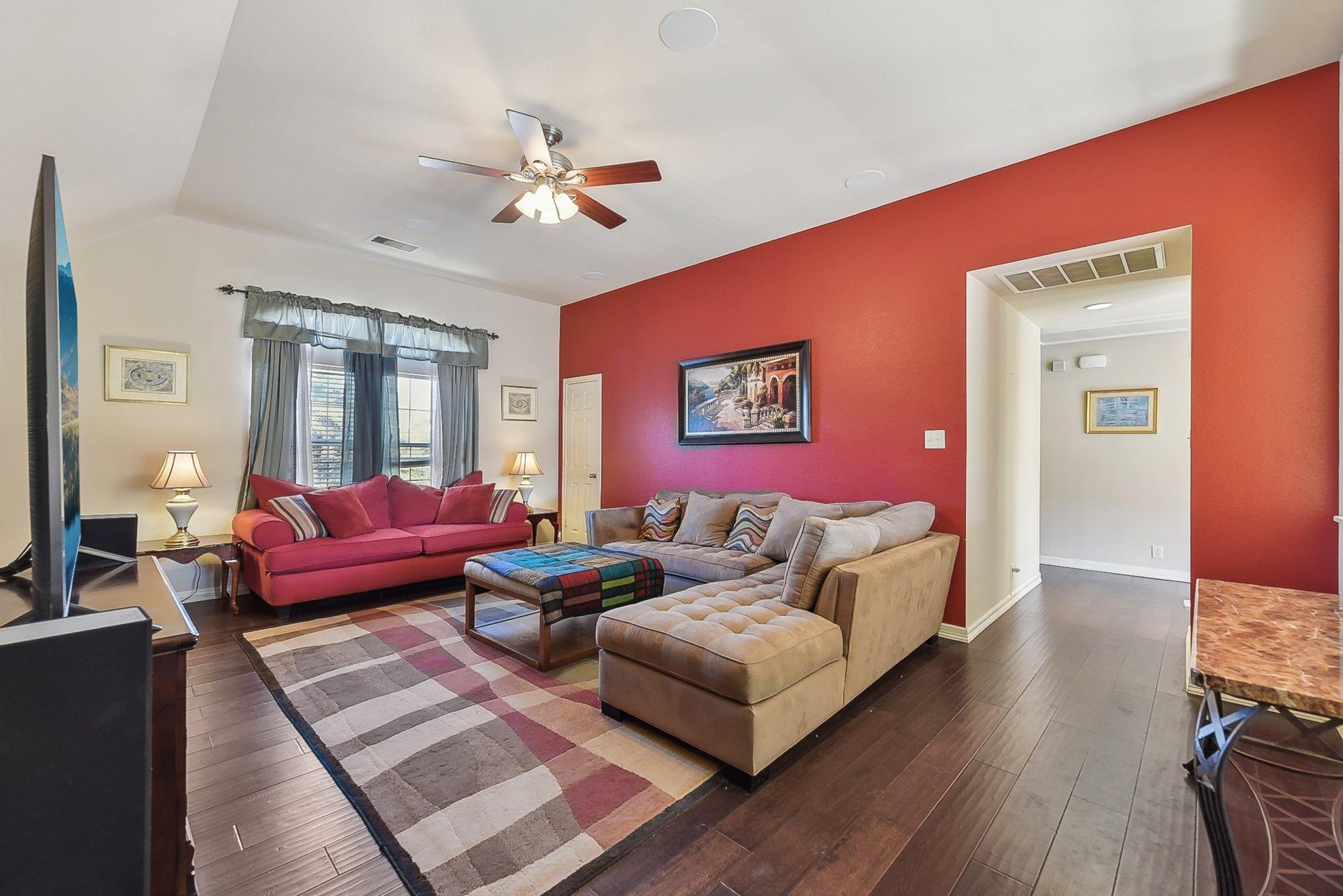 195 Invierno St Property Photo 13