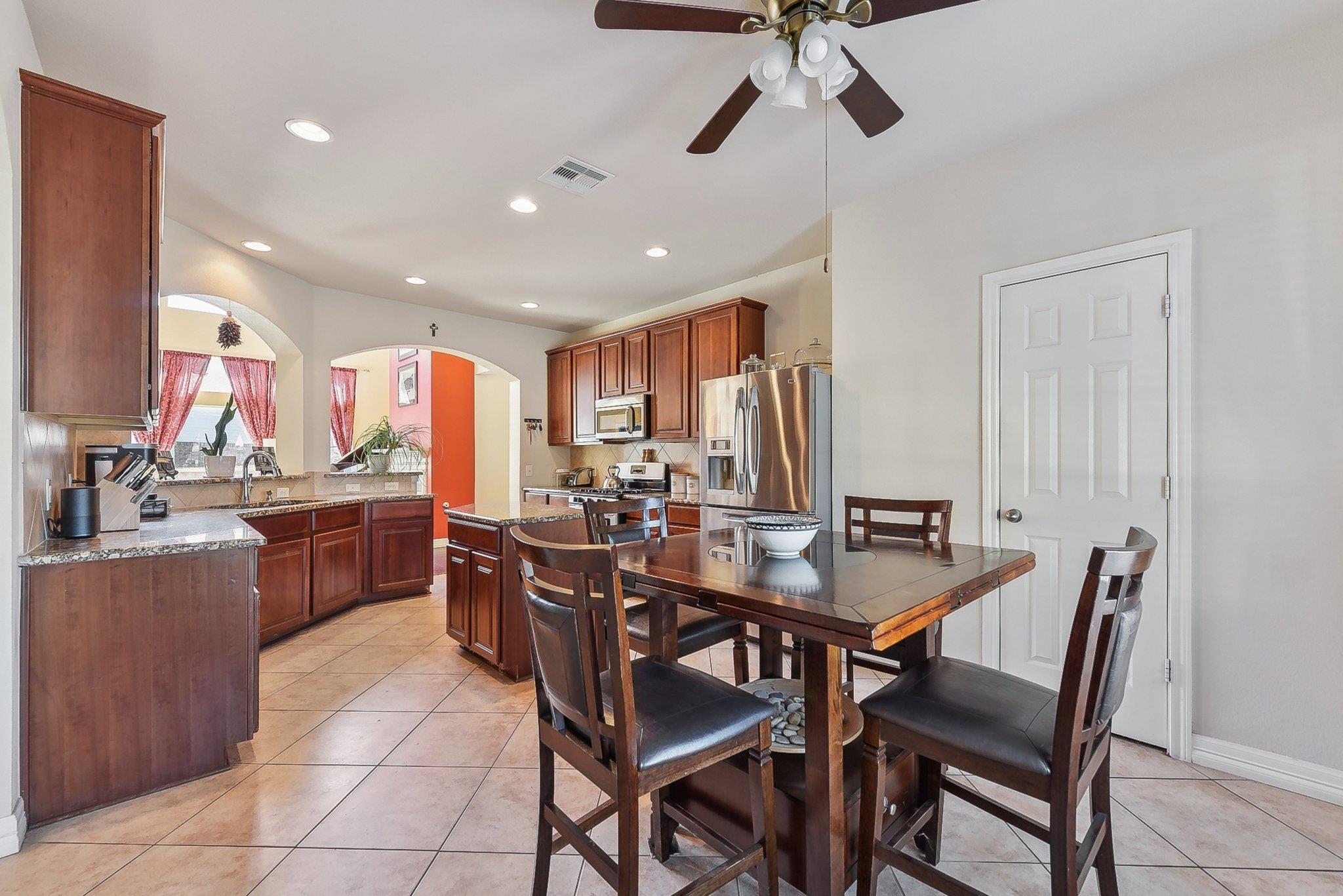 195 Invierno St Property Photo 21