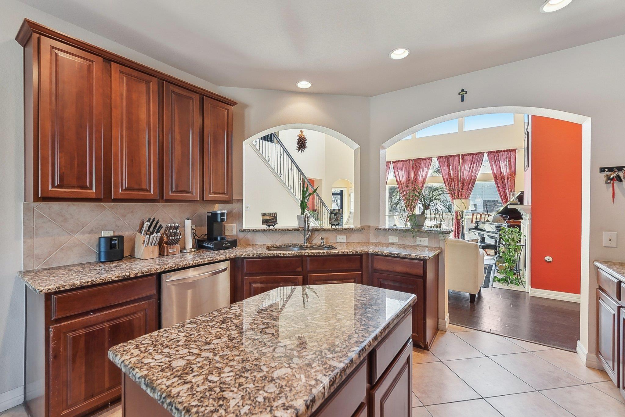 195 Invierno St Property Photo 24