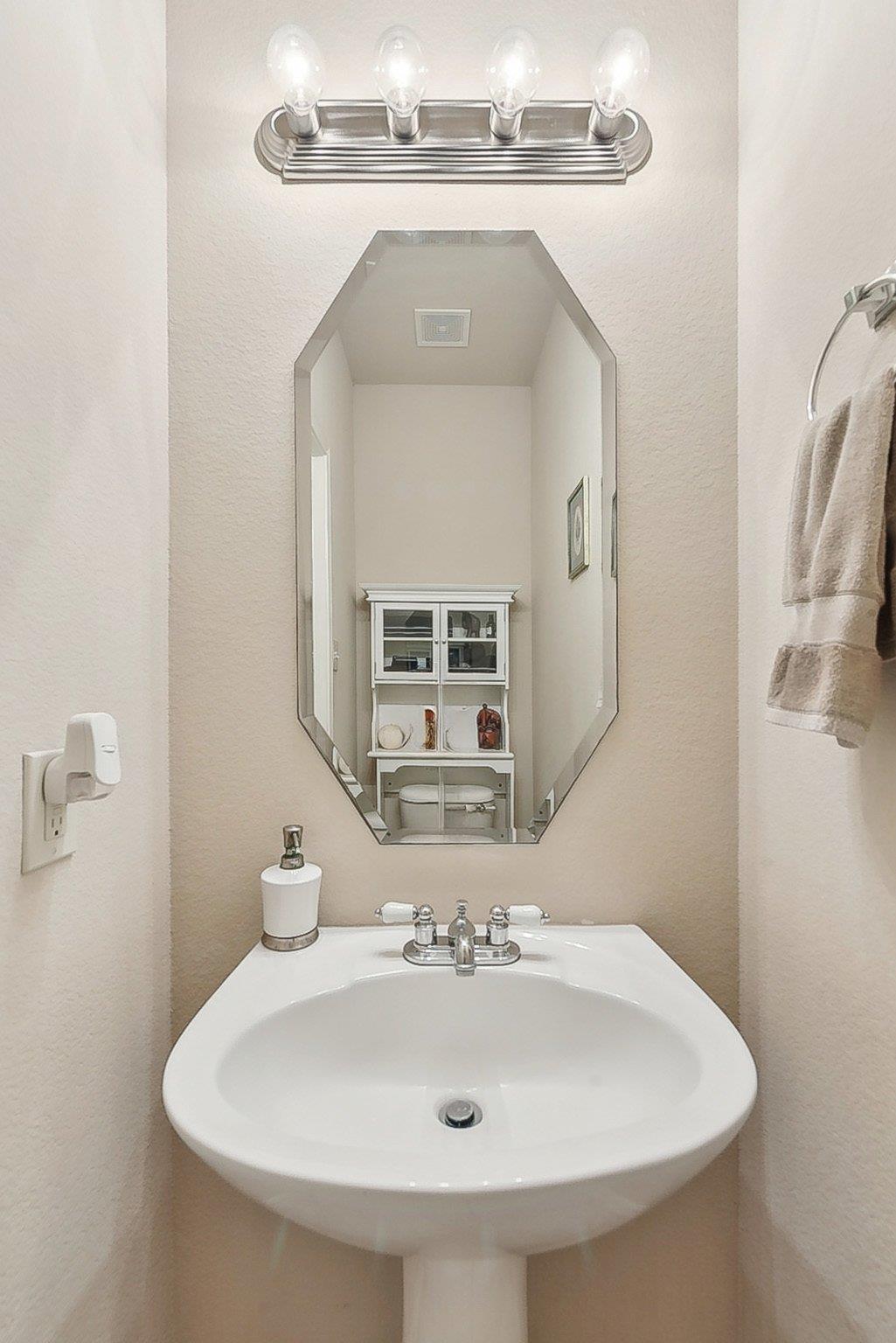 195 Invierno St Property Photo 26