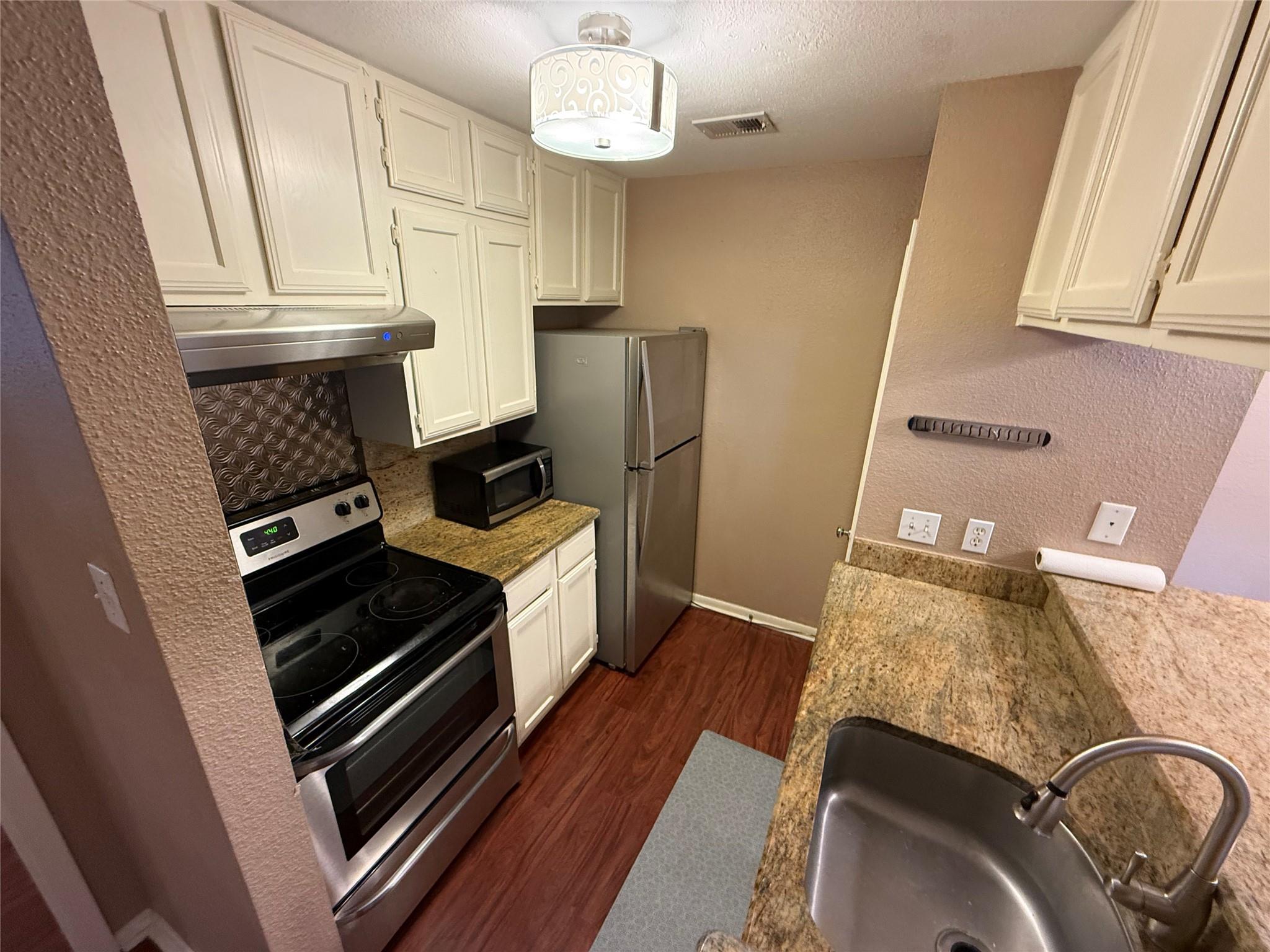 2311 Nueces St #203 Property Photo 2