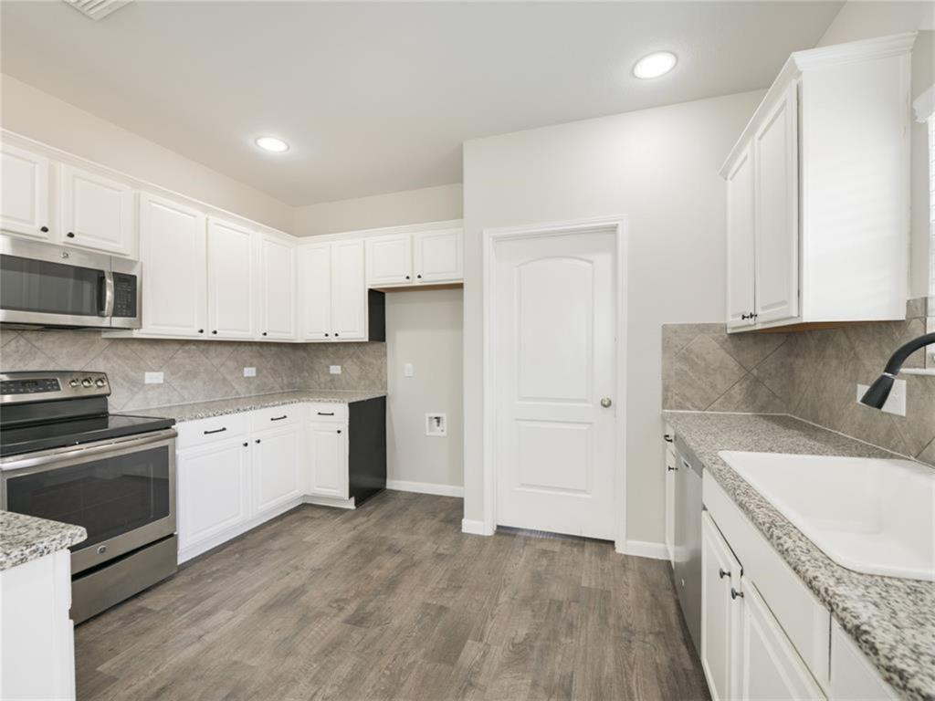12112 Timber Arch Ln Property Photo 6