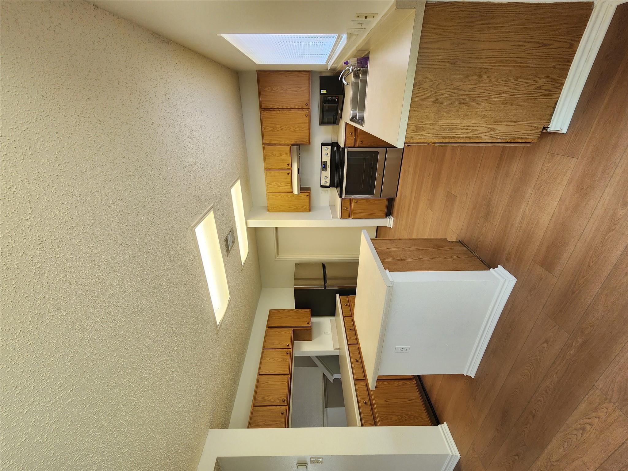 2704 Vinson Ct Property Photo 4