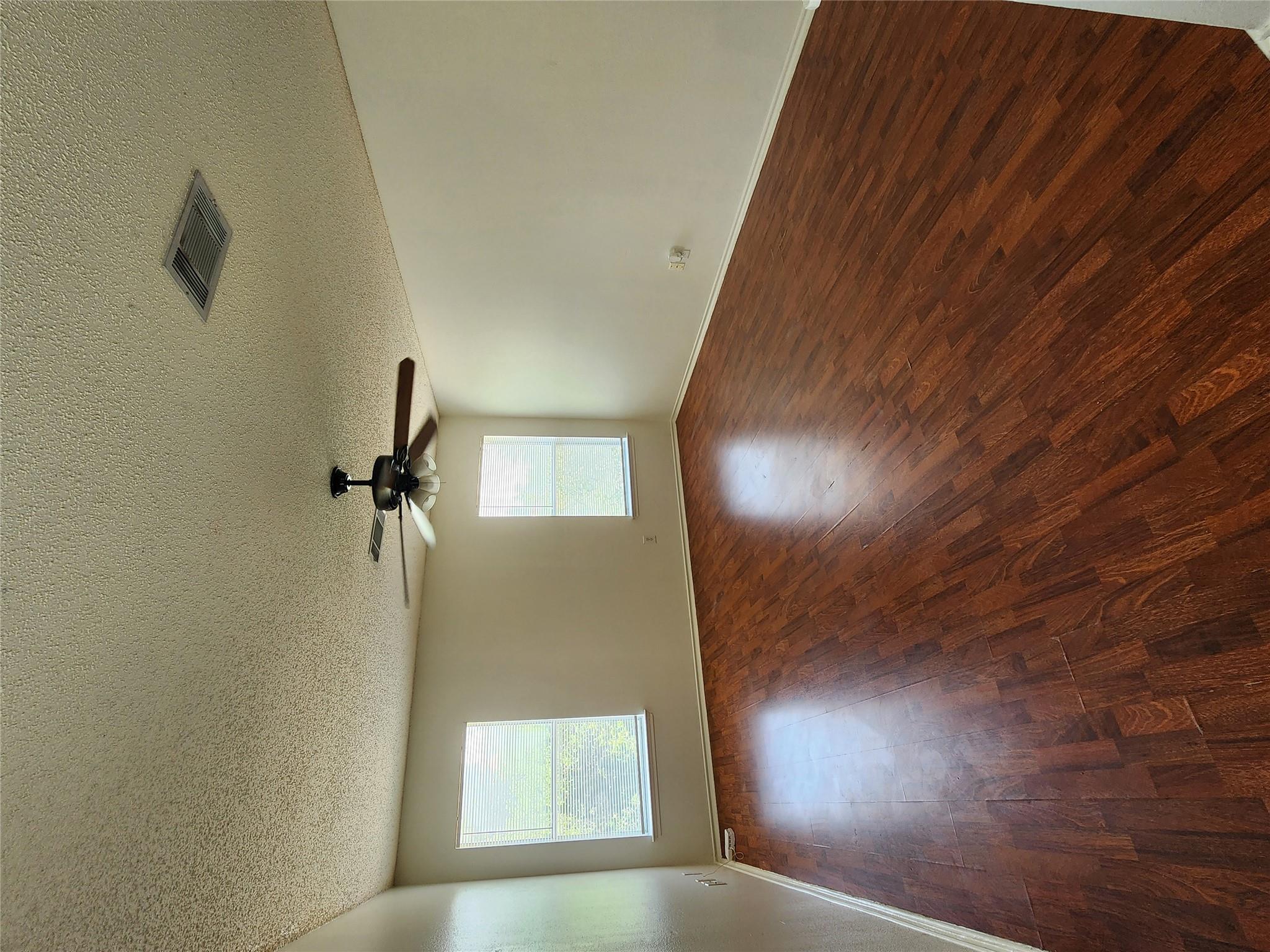 2704 Vinson Ct Property Photo 6