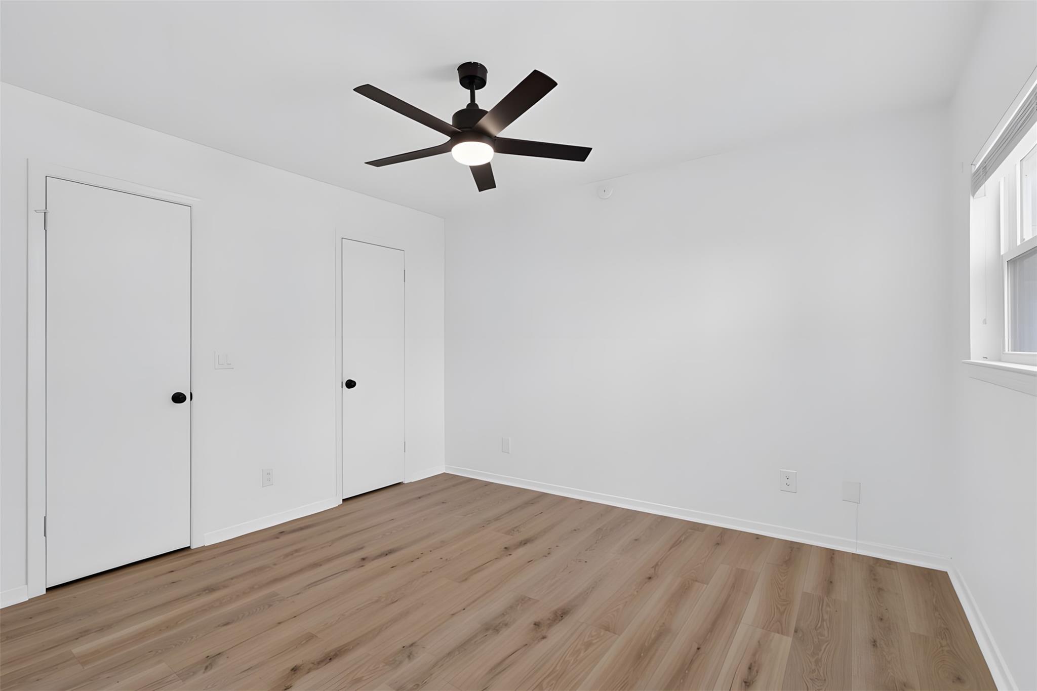 923 E 41st St #201 Property Photo 13