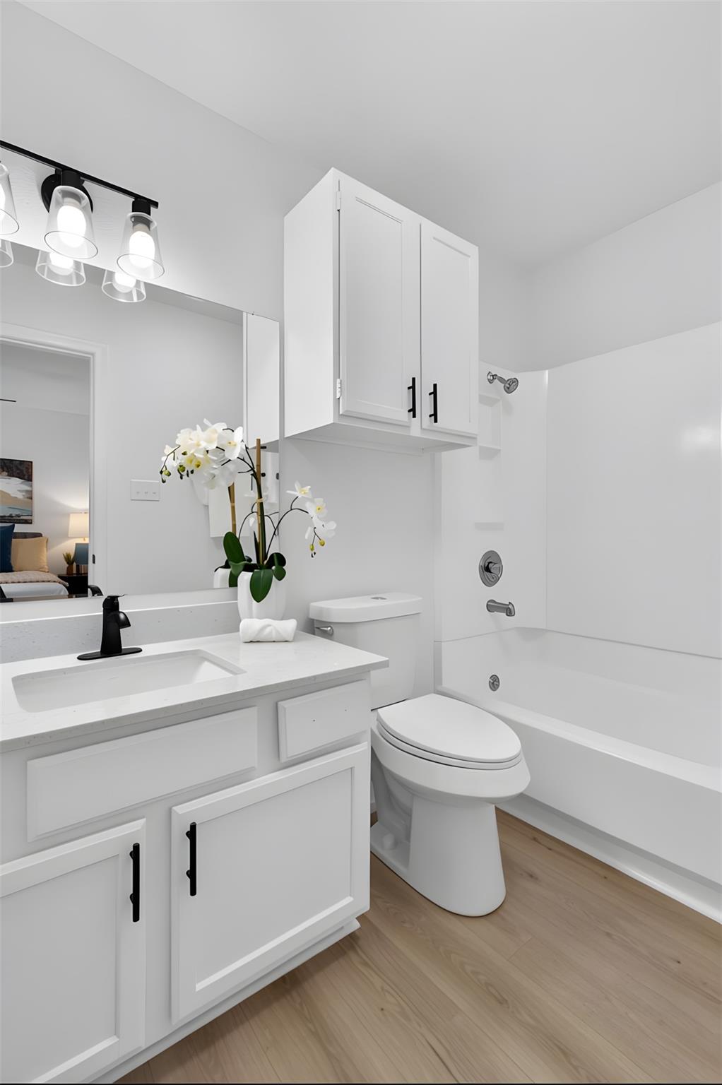 923 E 41st St #201 Property Photo 19