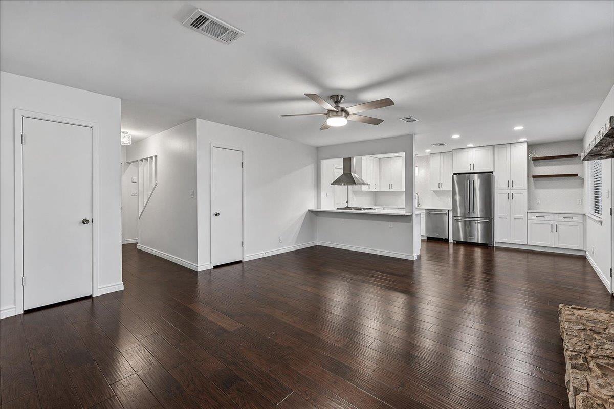 13010 Lamplight Village Ave Property Photo 6