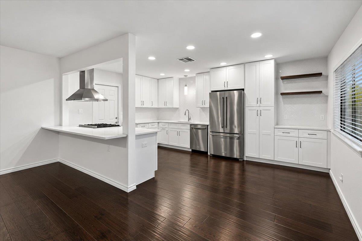 13010 Lamplight Village Ave Property Photo 9