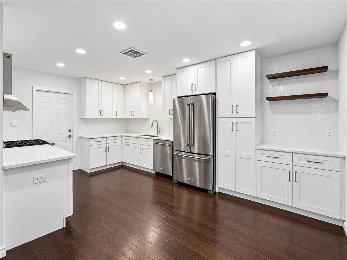 13010 Lamplight Village Ave Property Photo 10