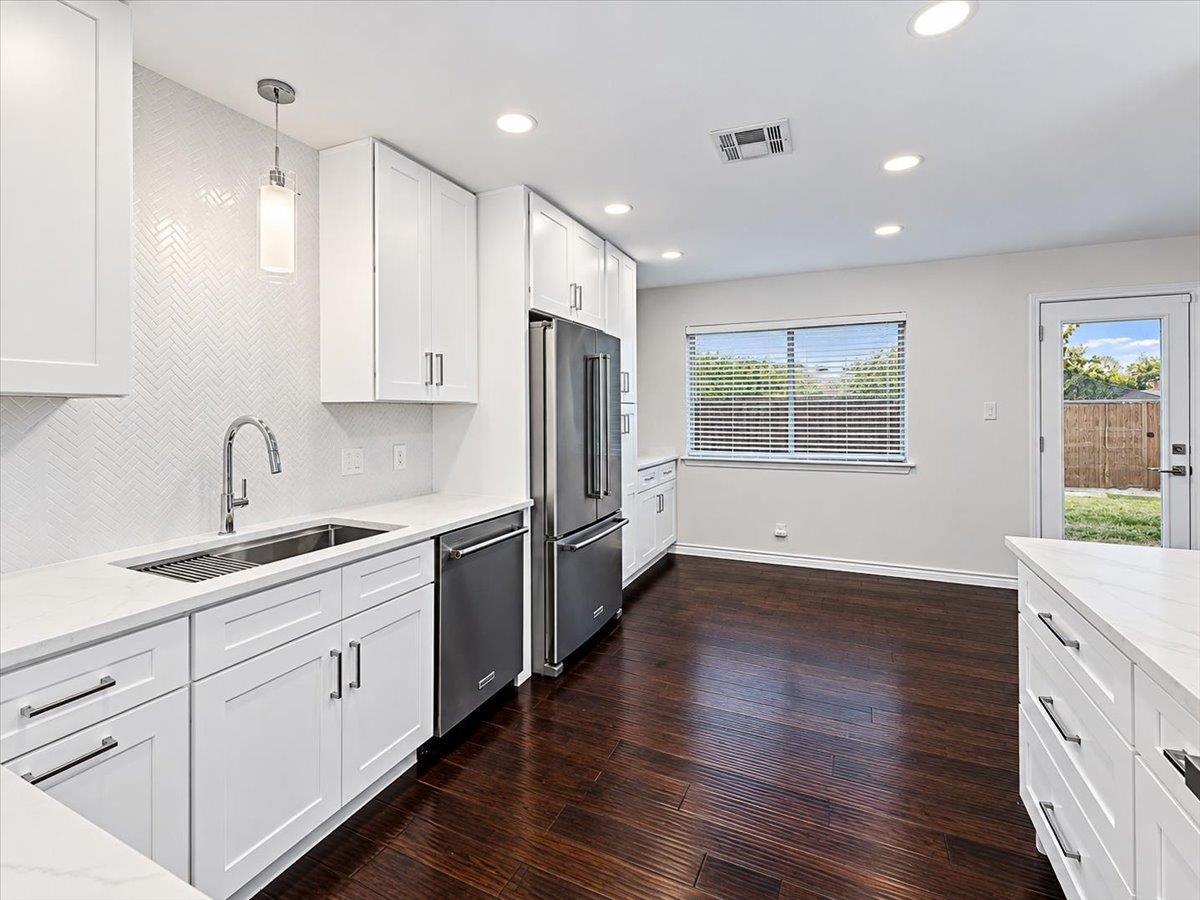 13010 Lamplight Village Ave Property Photo 11