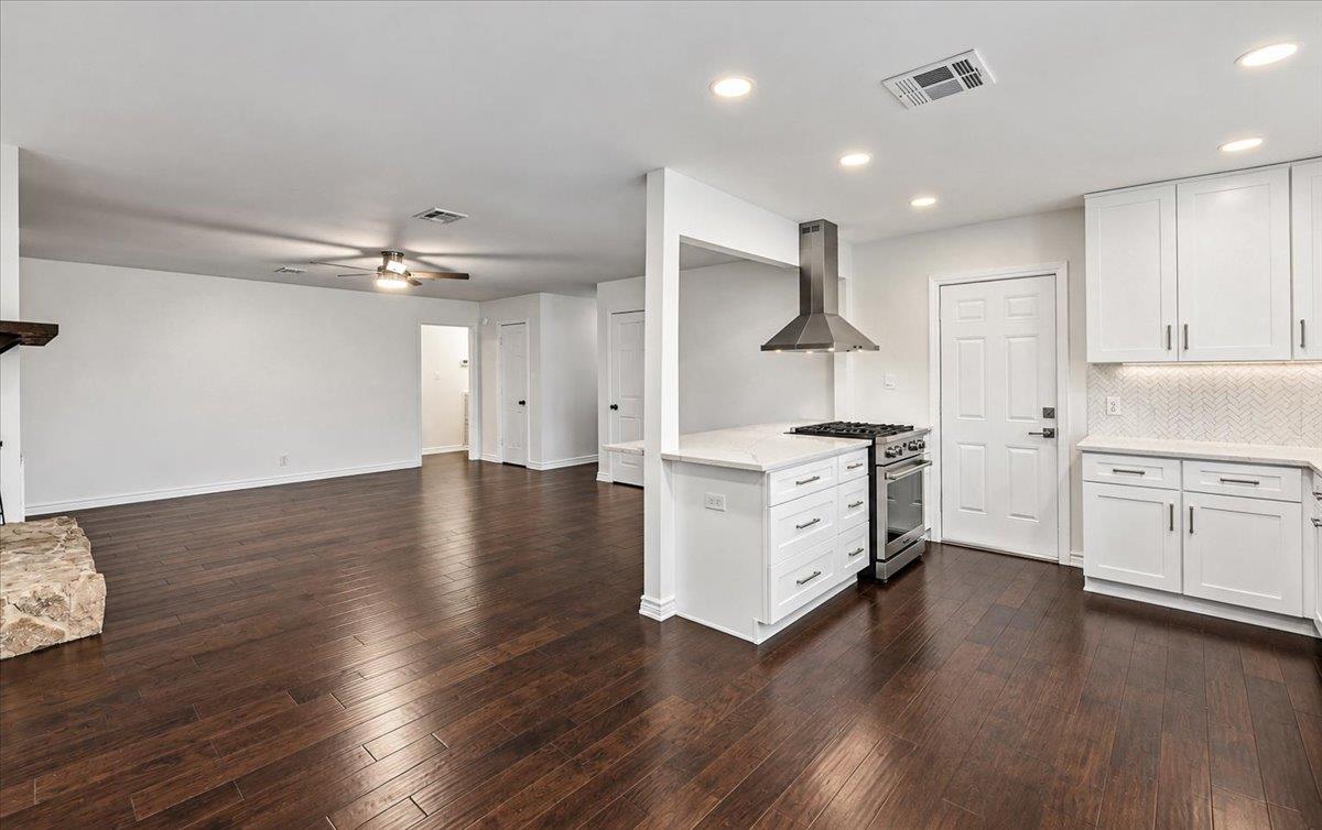 13010 Lamplight Village Ave Property Photo 12