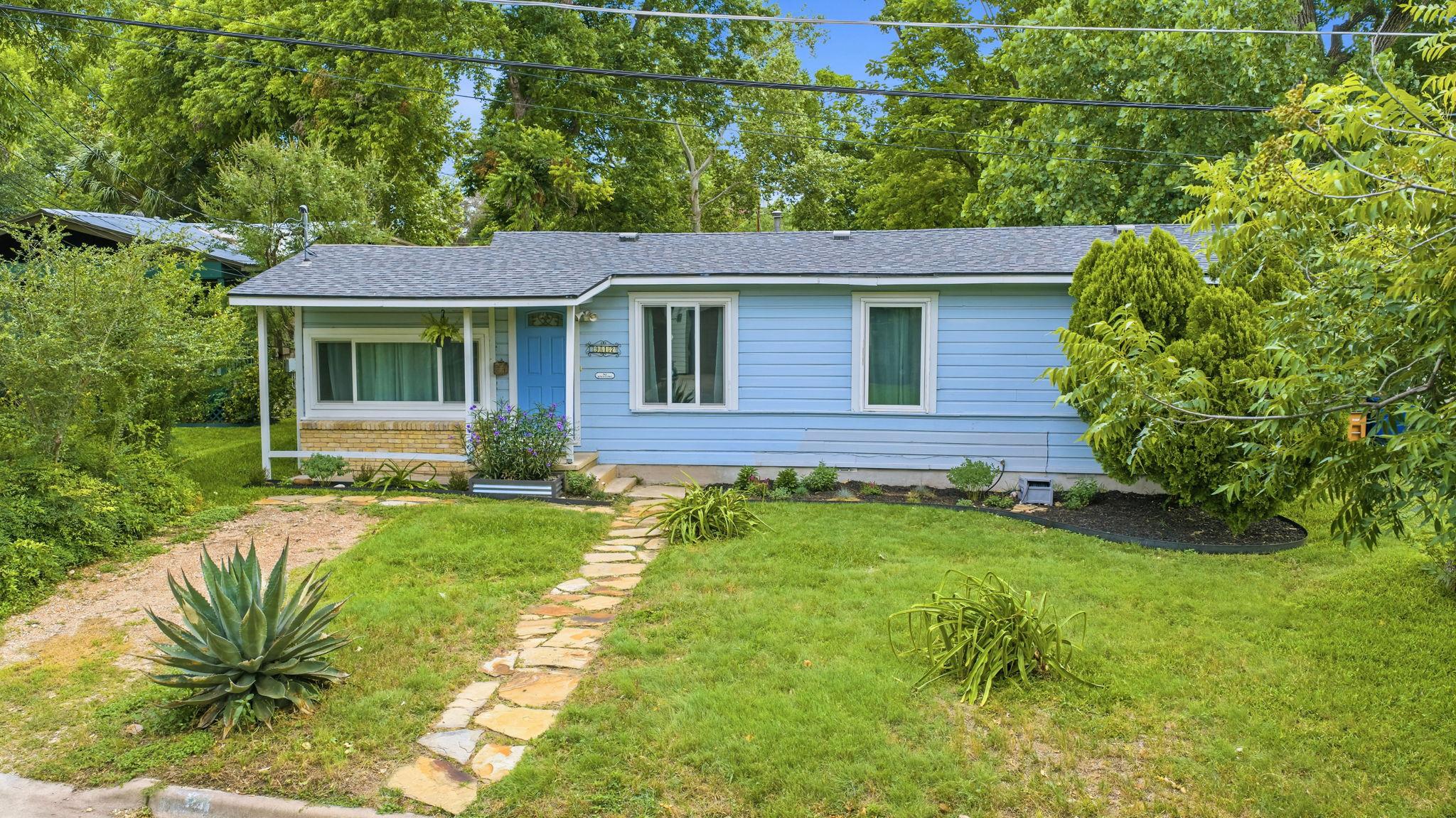 912 E 55th 1/2 St Property Photo 1
