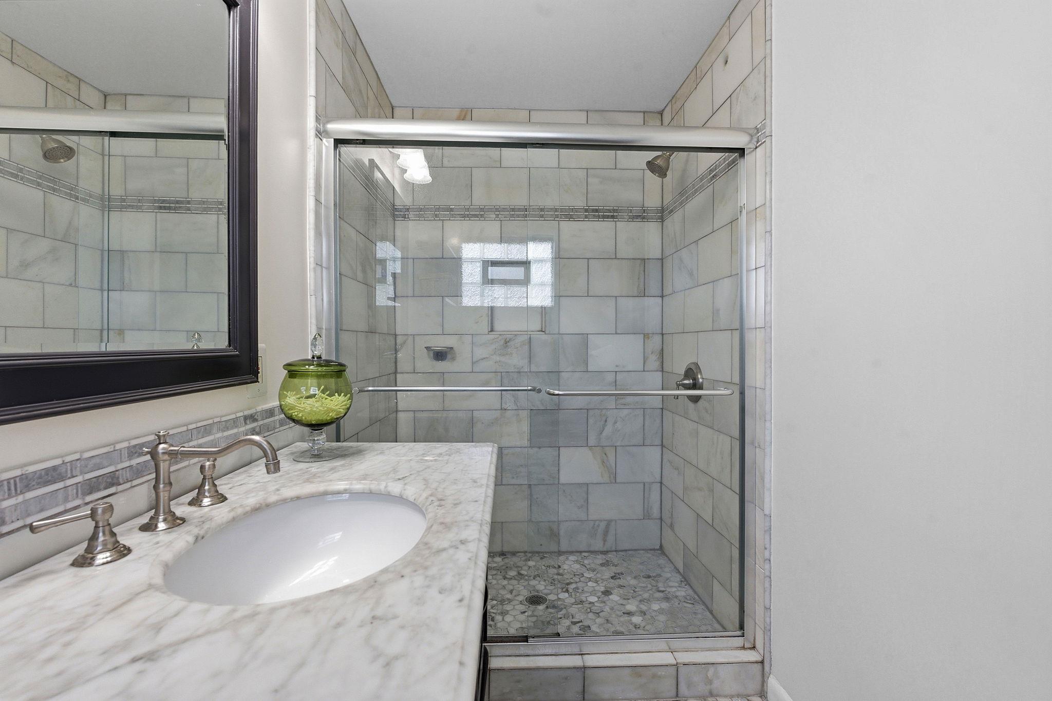 912 E 55th 1/2 St Property Photo 17