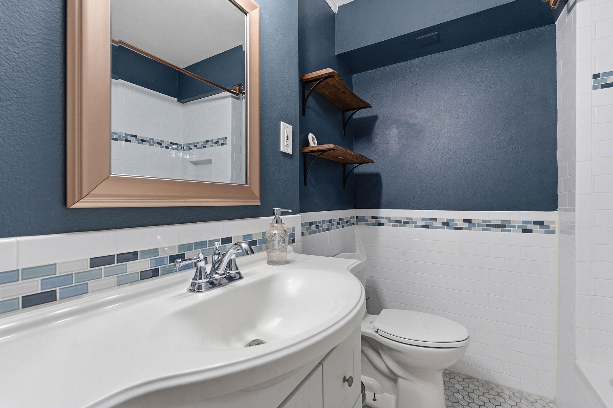 912 E 55th 1/2 St Property Photo 22
