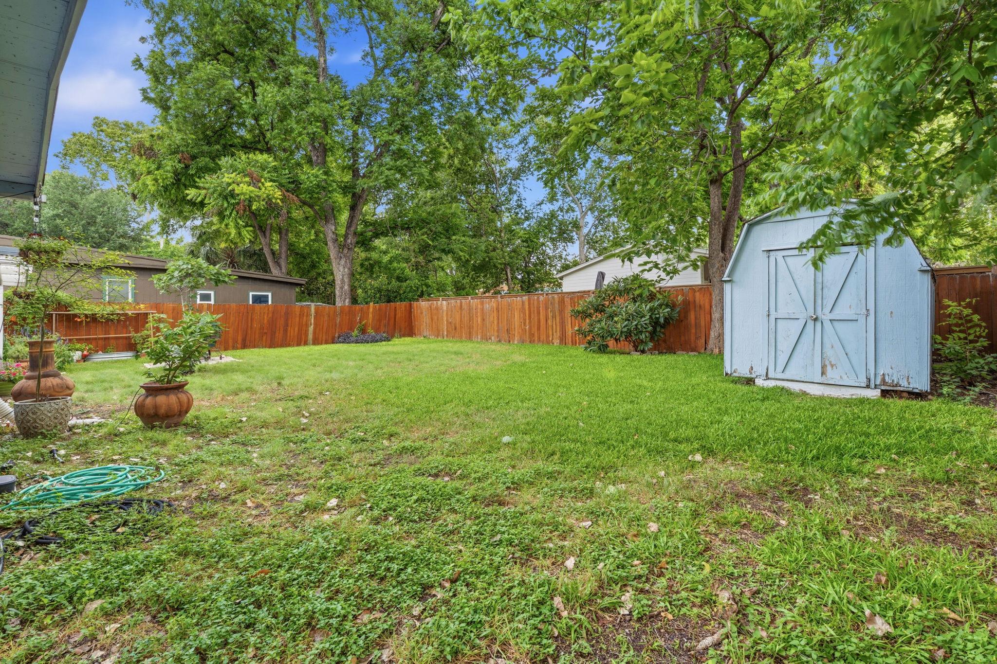 912 E 55th 1/2 St Property Photo 31