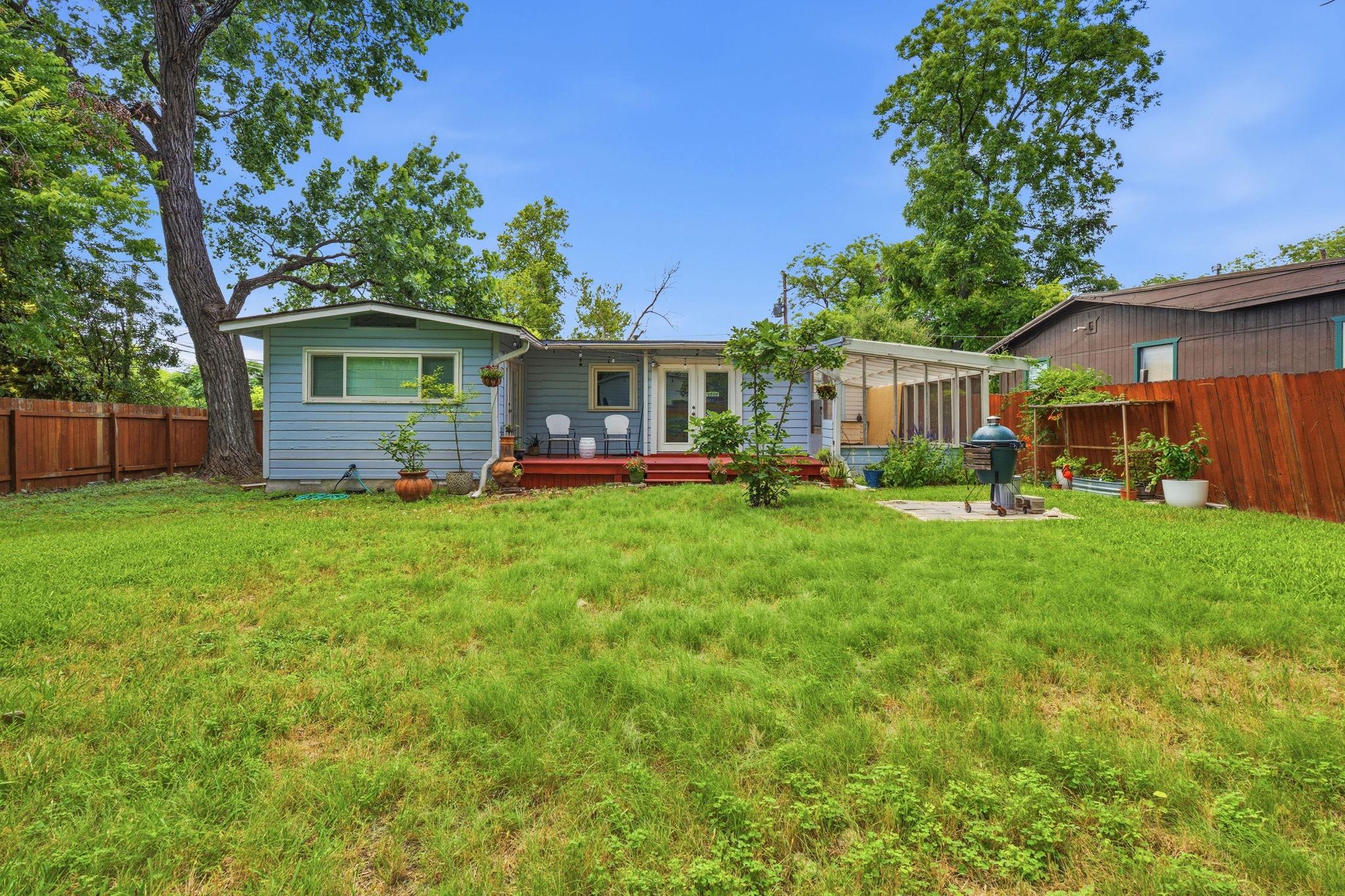 912 E 55th 1/2 St Property Photo 37