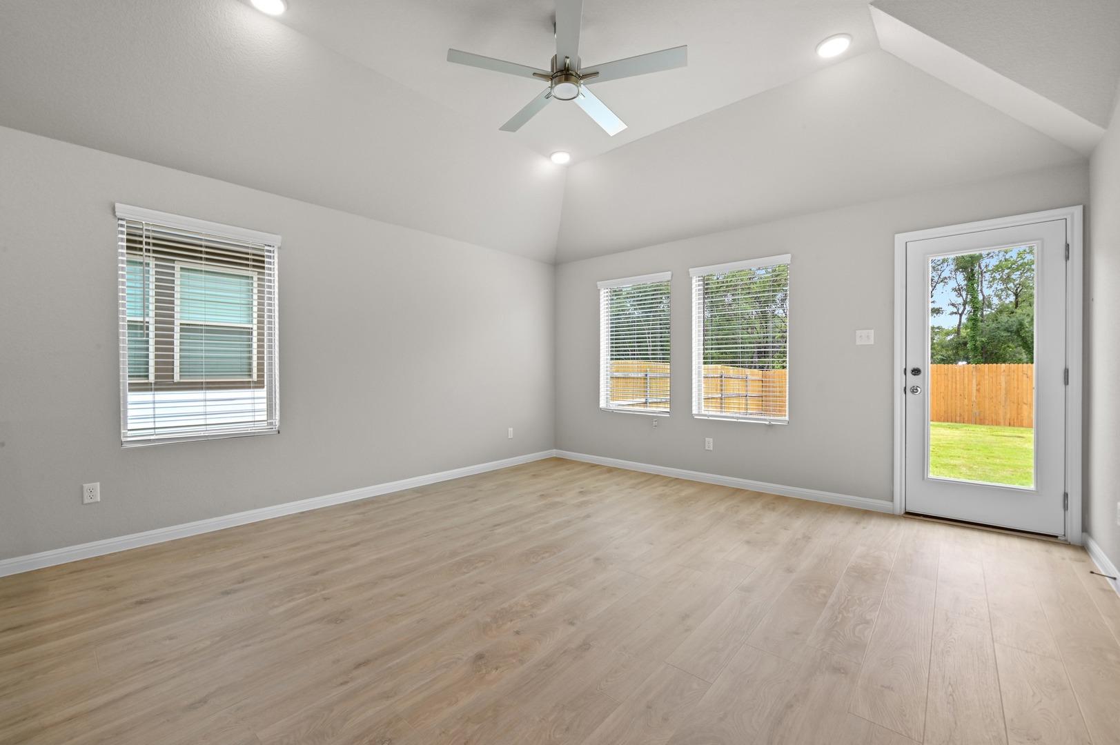 332 Bendecido Loop Property Photo 12