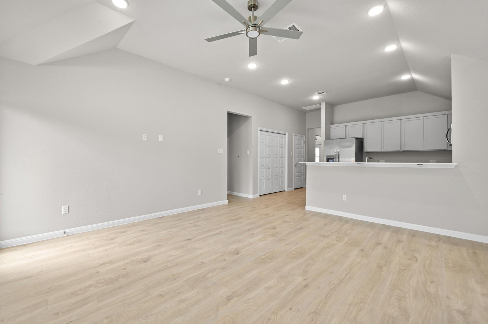 332 Bendecido Loop Property Photo 14