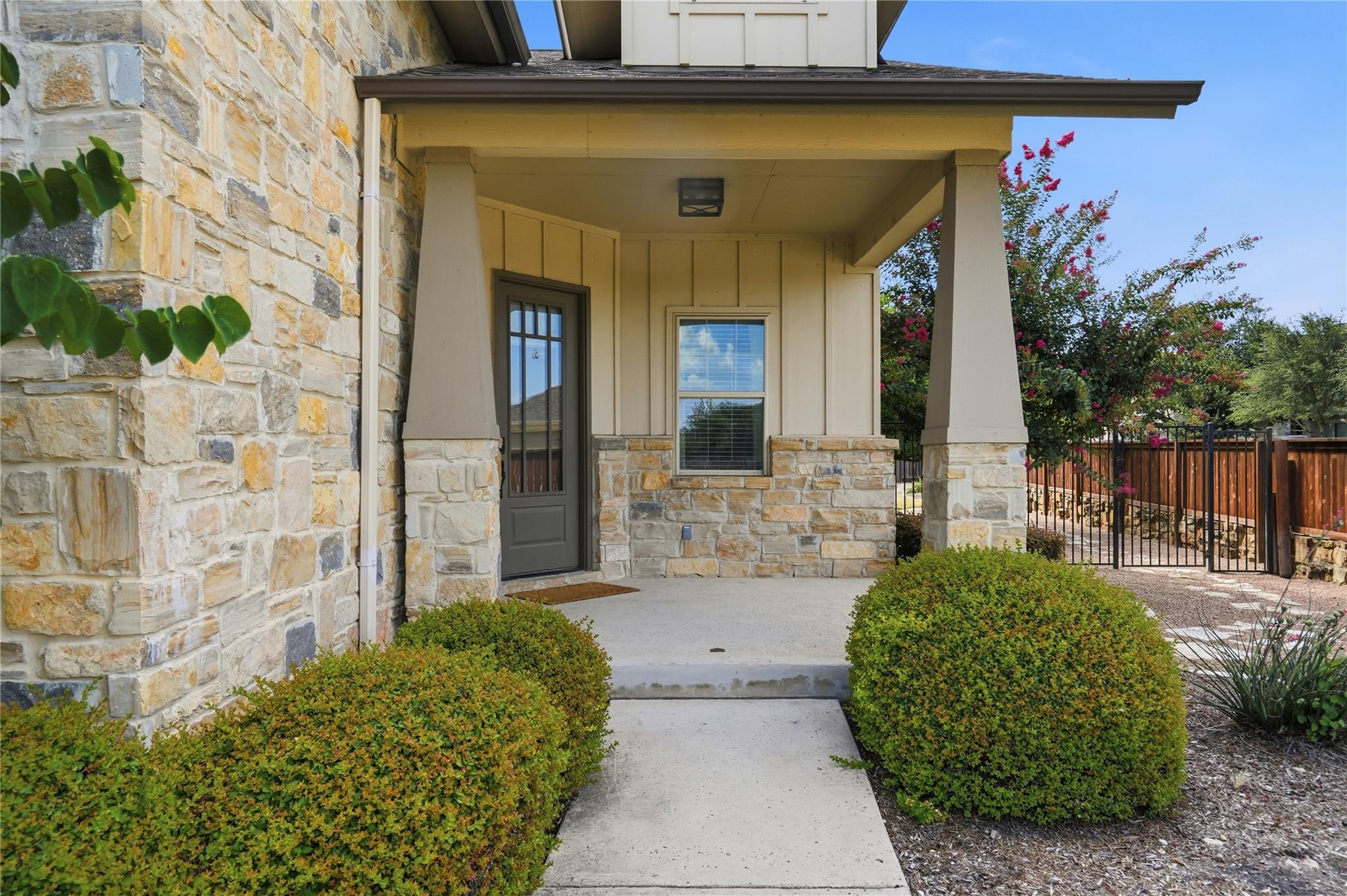 70 Santa Maria St Property Photo 10