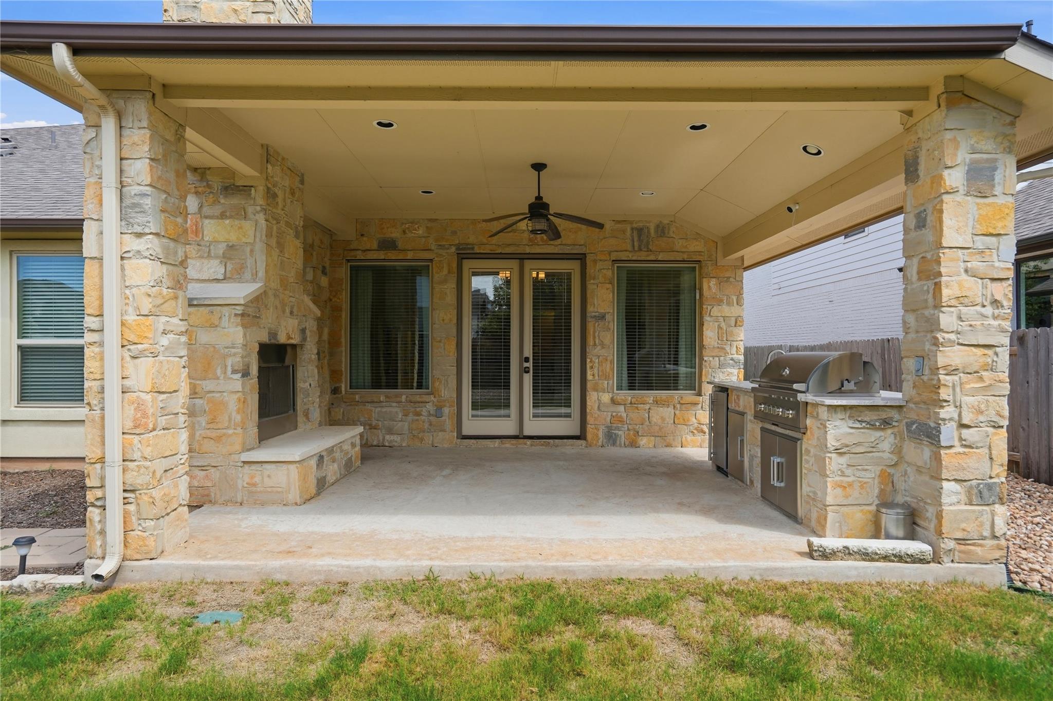 70 Santa Maria St Property Photo 28