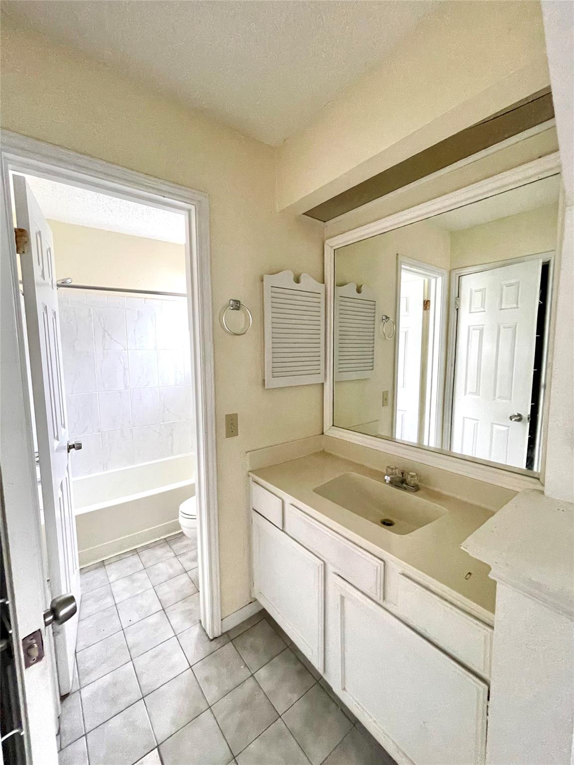 3111 Tom Green St #302 Property Photo 6