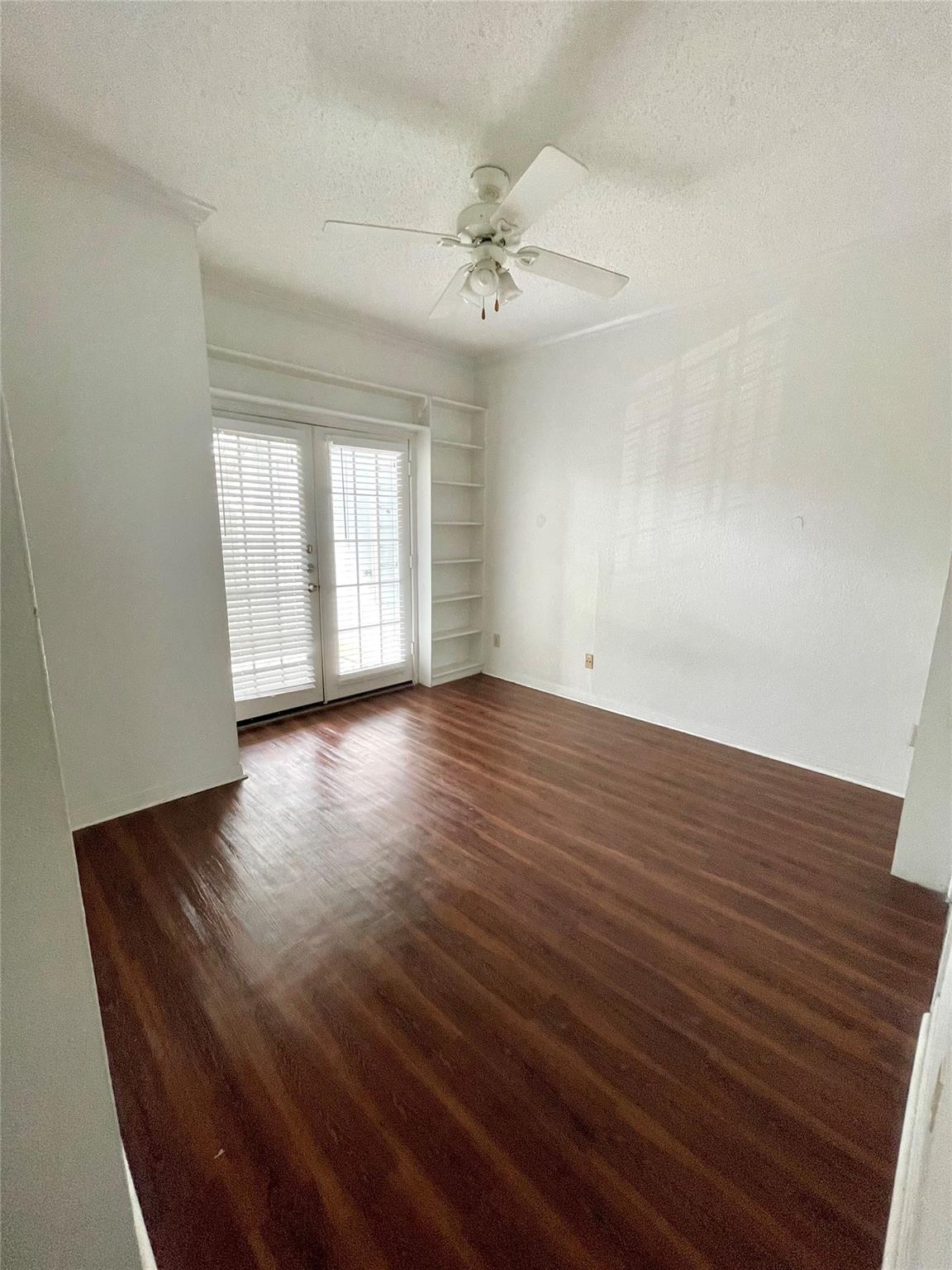 3111 Tom Green St #302 Property Photo 8
