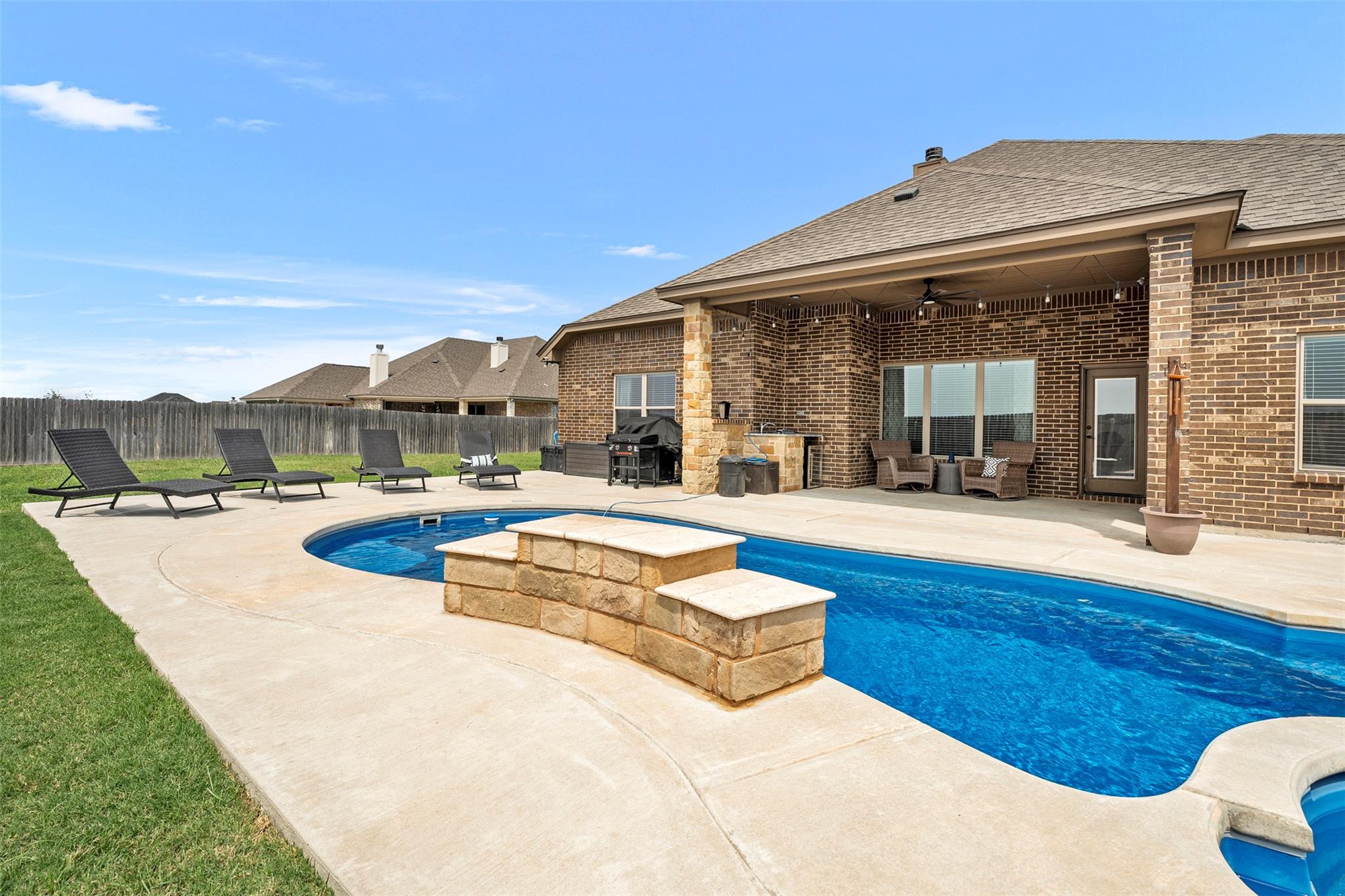 502 Oak Dr Property Photo 1