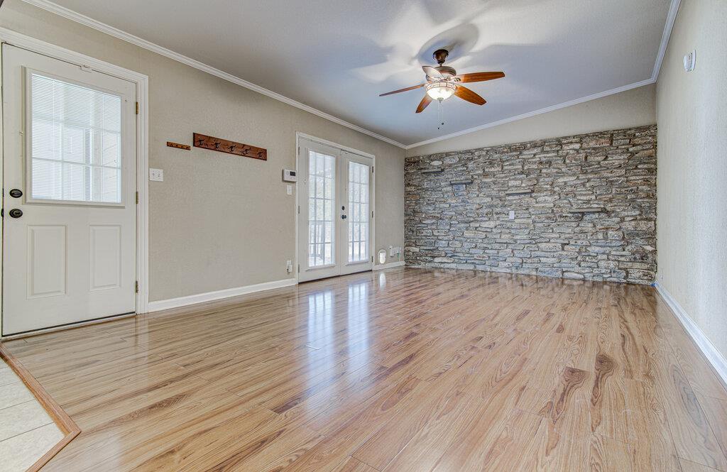 1410 Kamar Dr Property Photo 4