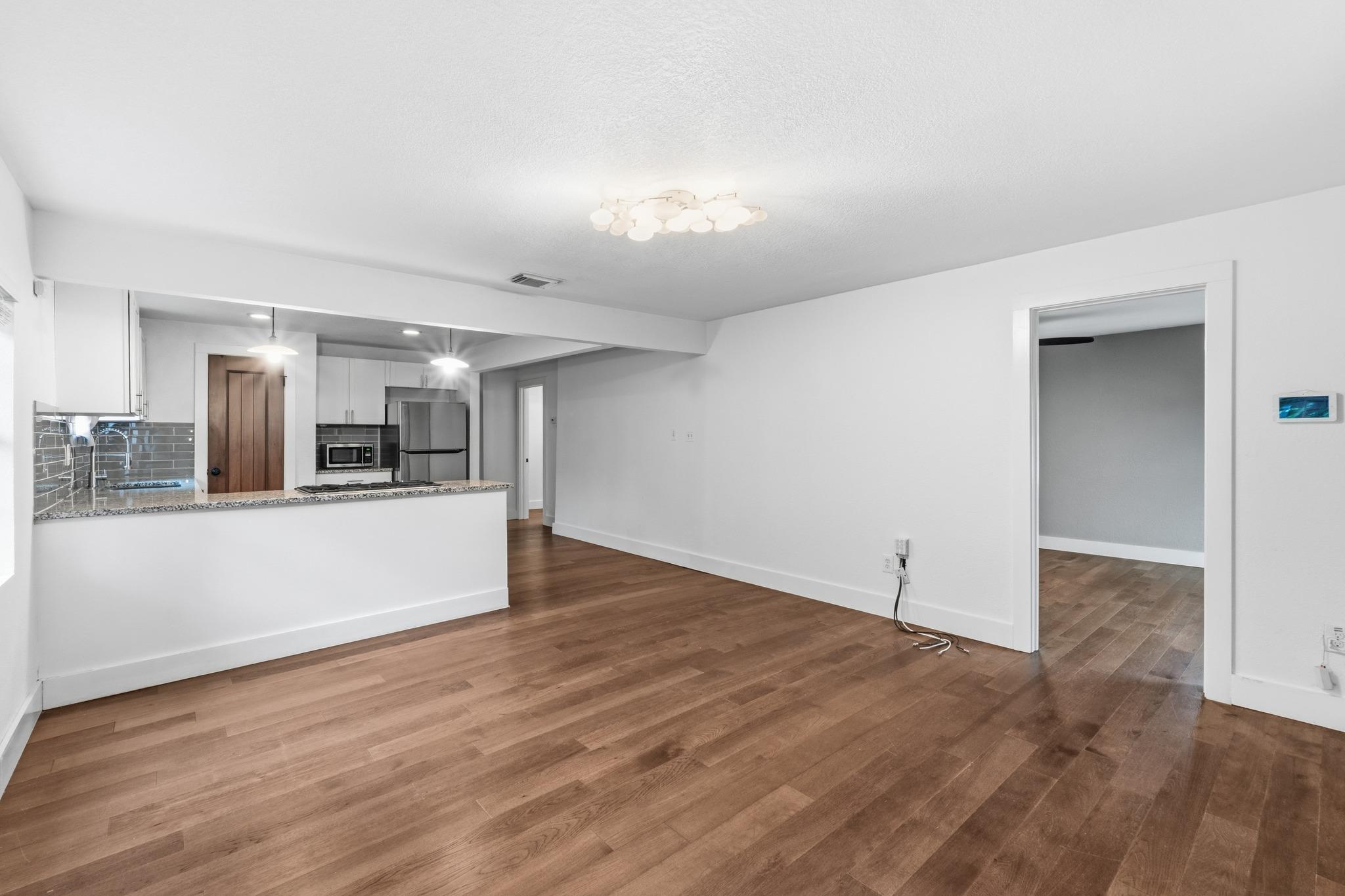 1137 Nickols Ave Property Photo 4