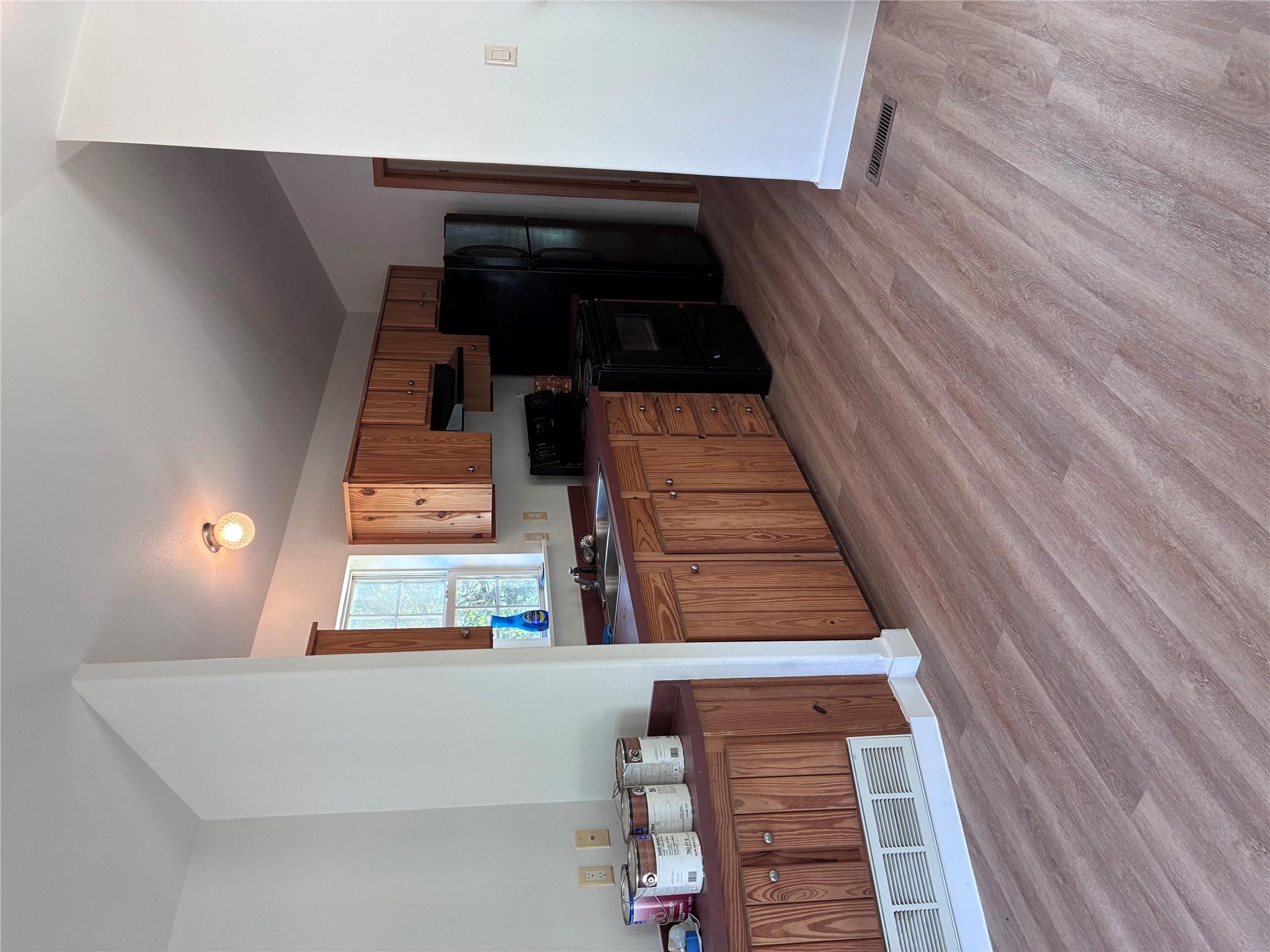 203 Matthew Cove Cv #b Property Photo 4
