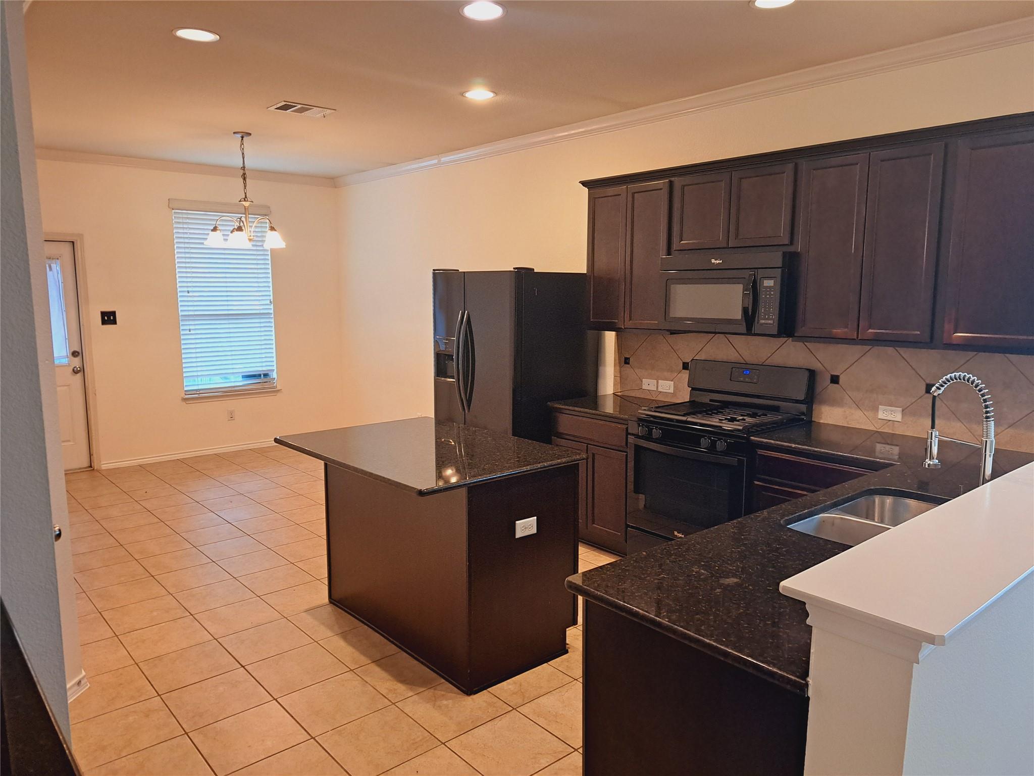 541 Moonwalker Trl Property Photo 8