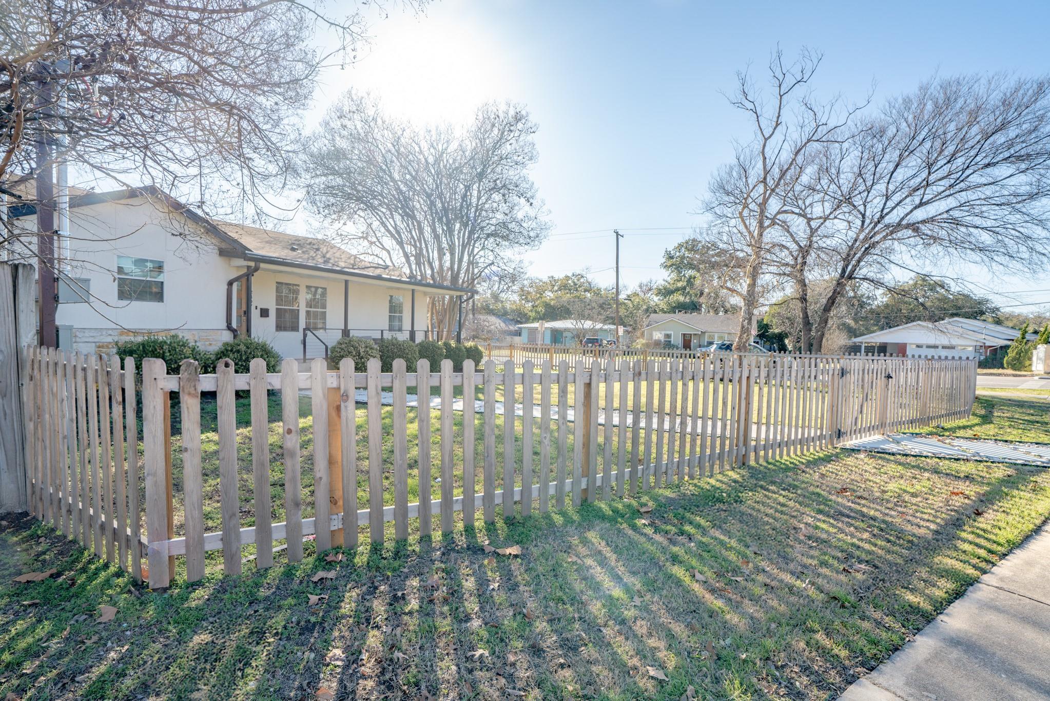 2407 Hancock Dr Property Photo 12