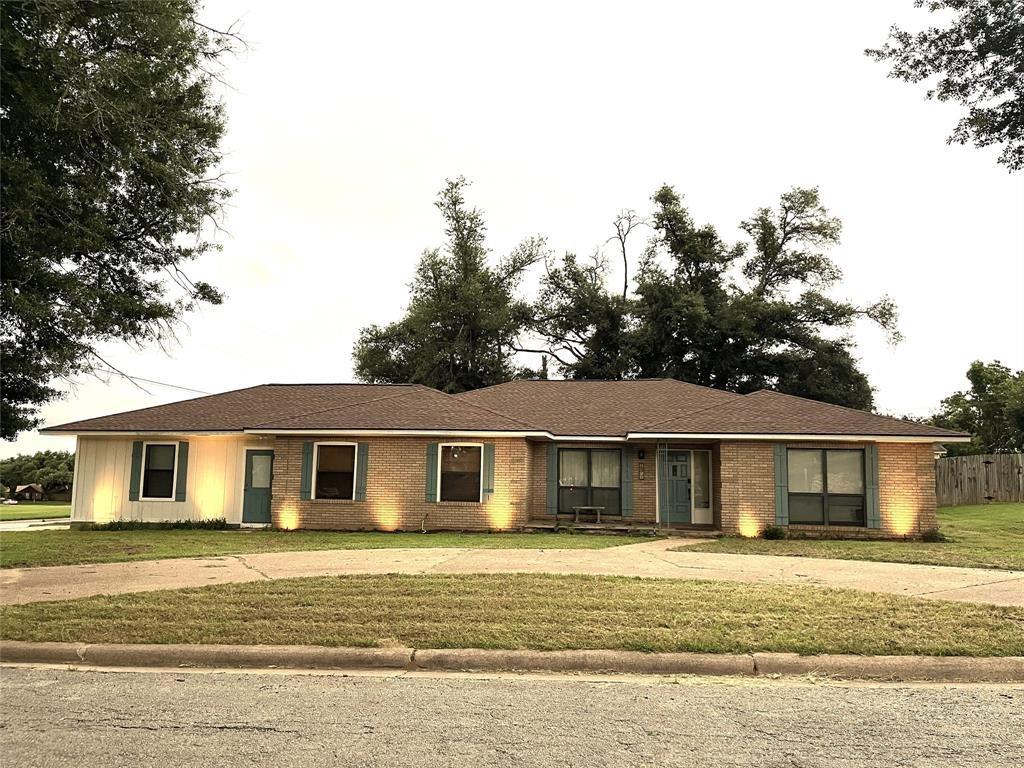 1901 Mistletoe Ln Property Photo 1
