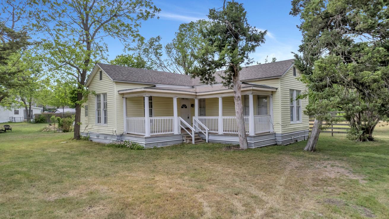 401 Shaw St Property Photo