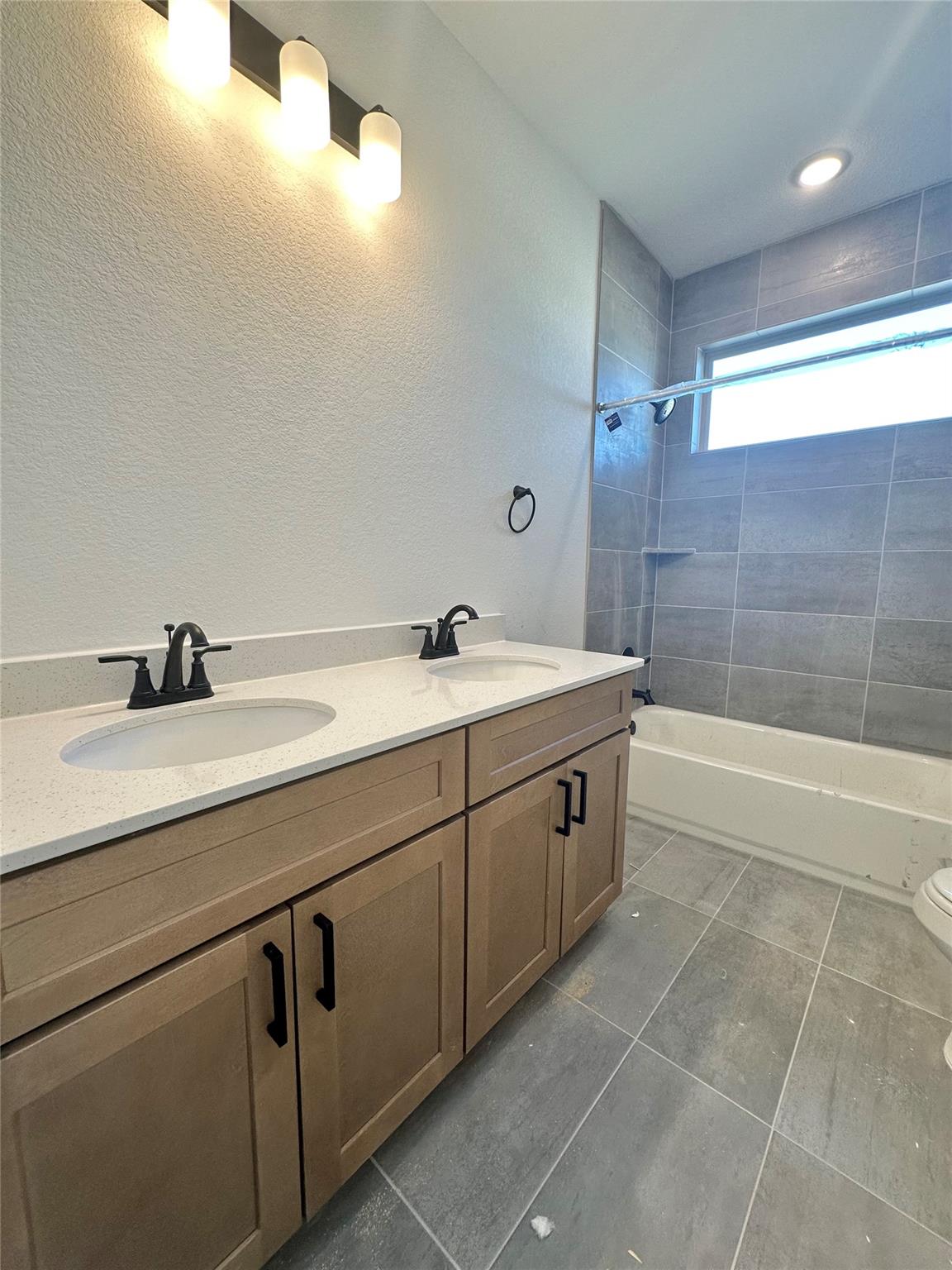 125 Tenny Ln Property Photo 23
