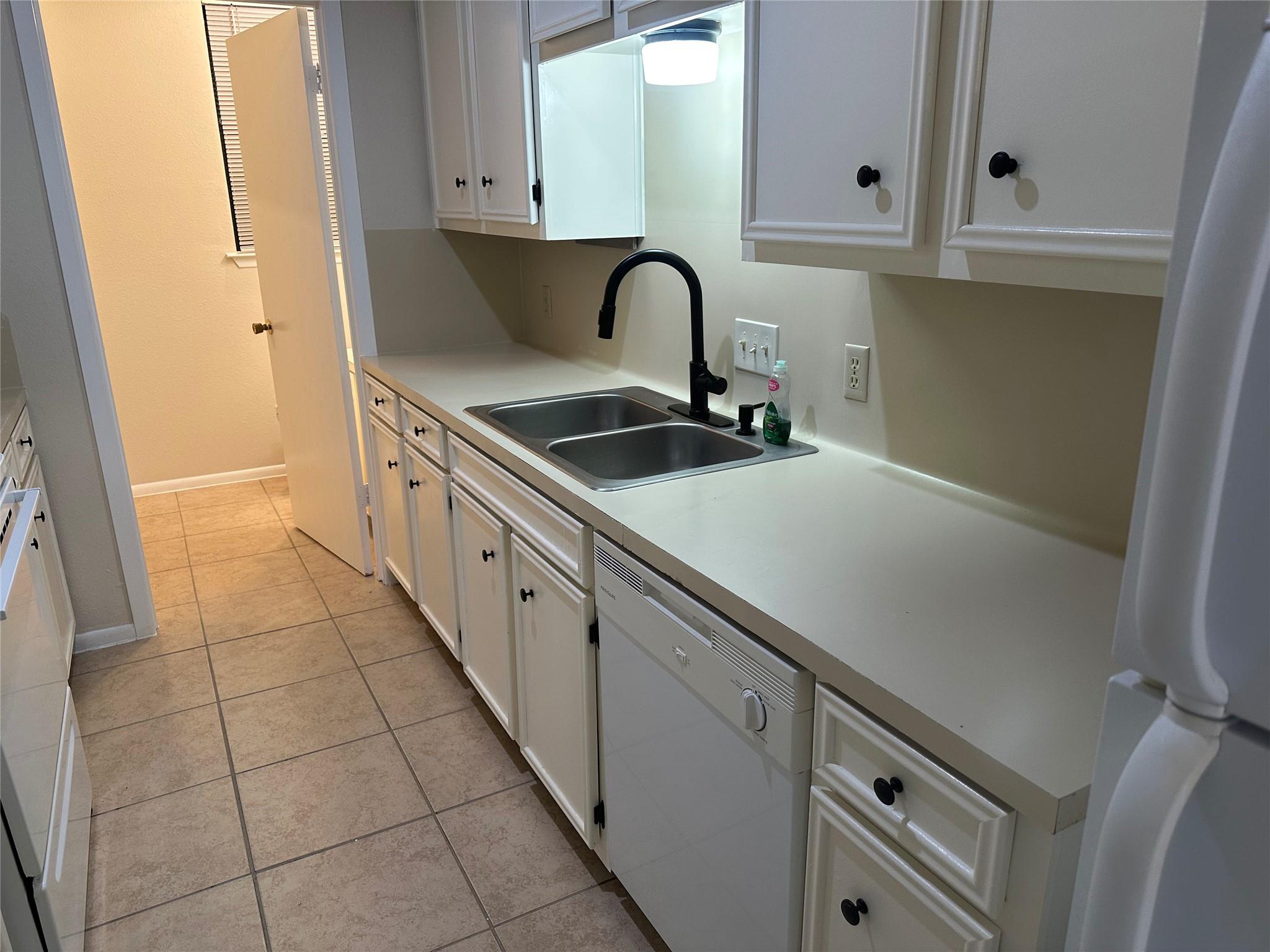 7107 Silver Dale Dr #b Property Photo 8