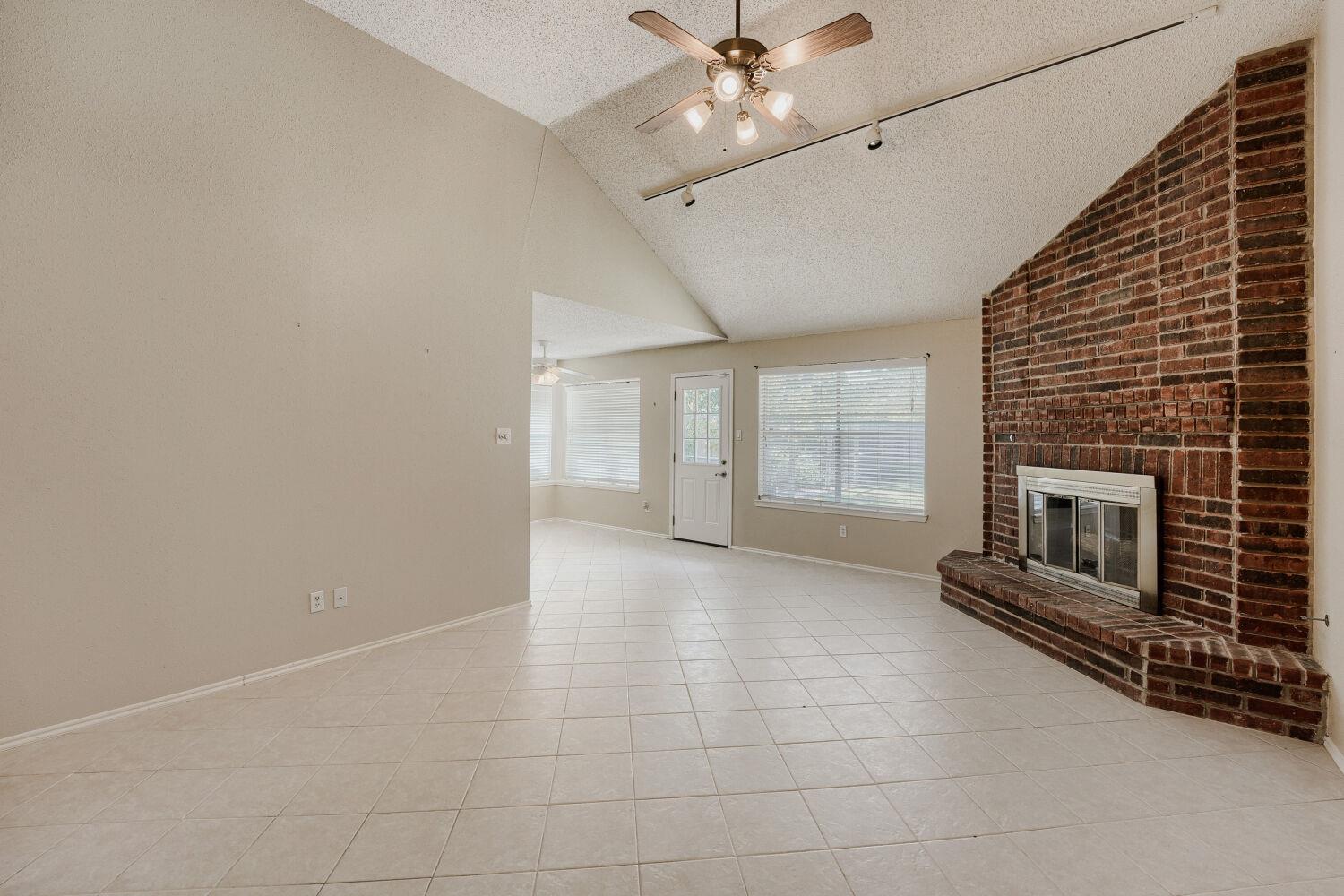 8009 Tantara Ct Property Photo 4