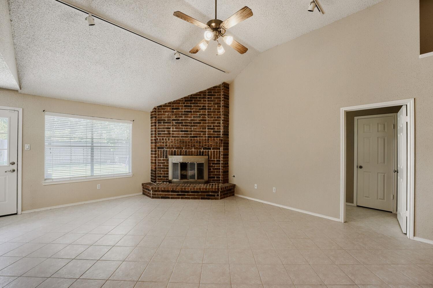 8009 Tantara Ct Property Photo 5
