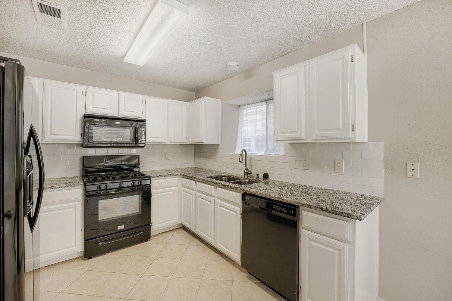 8009 Tantara Ct Property Photo 9