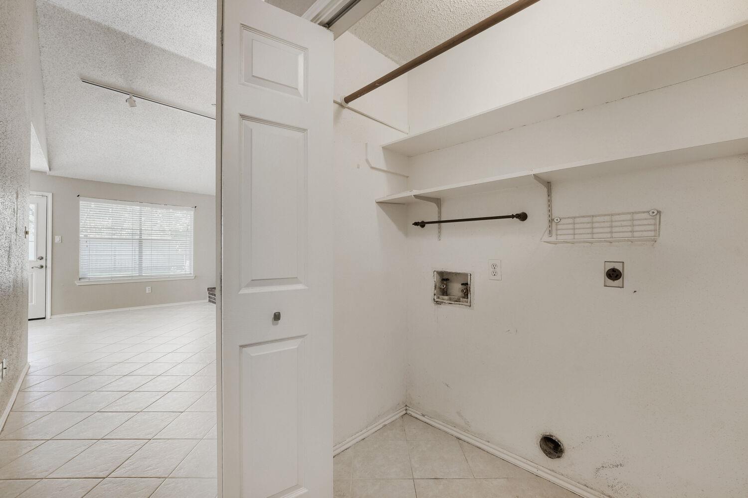 8009 Tantara Ct Property Photo 21