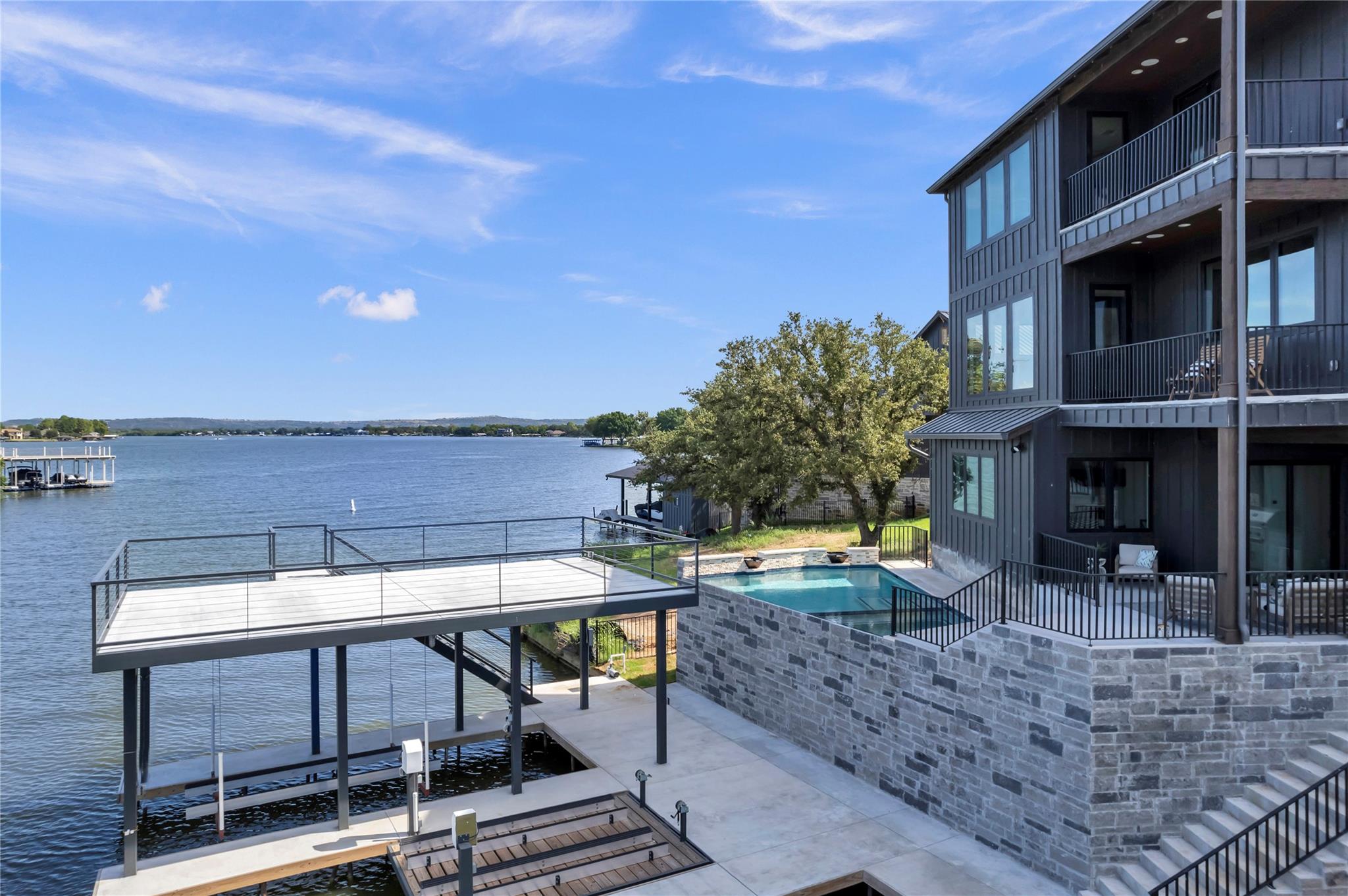 175 Pointview Dr Property Photo