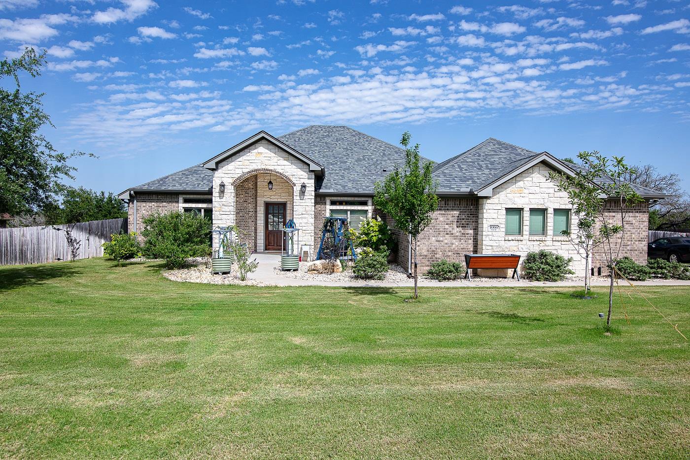 1066 Vista Dr Property Photo